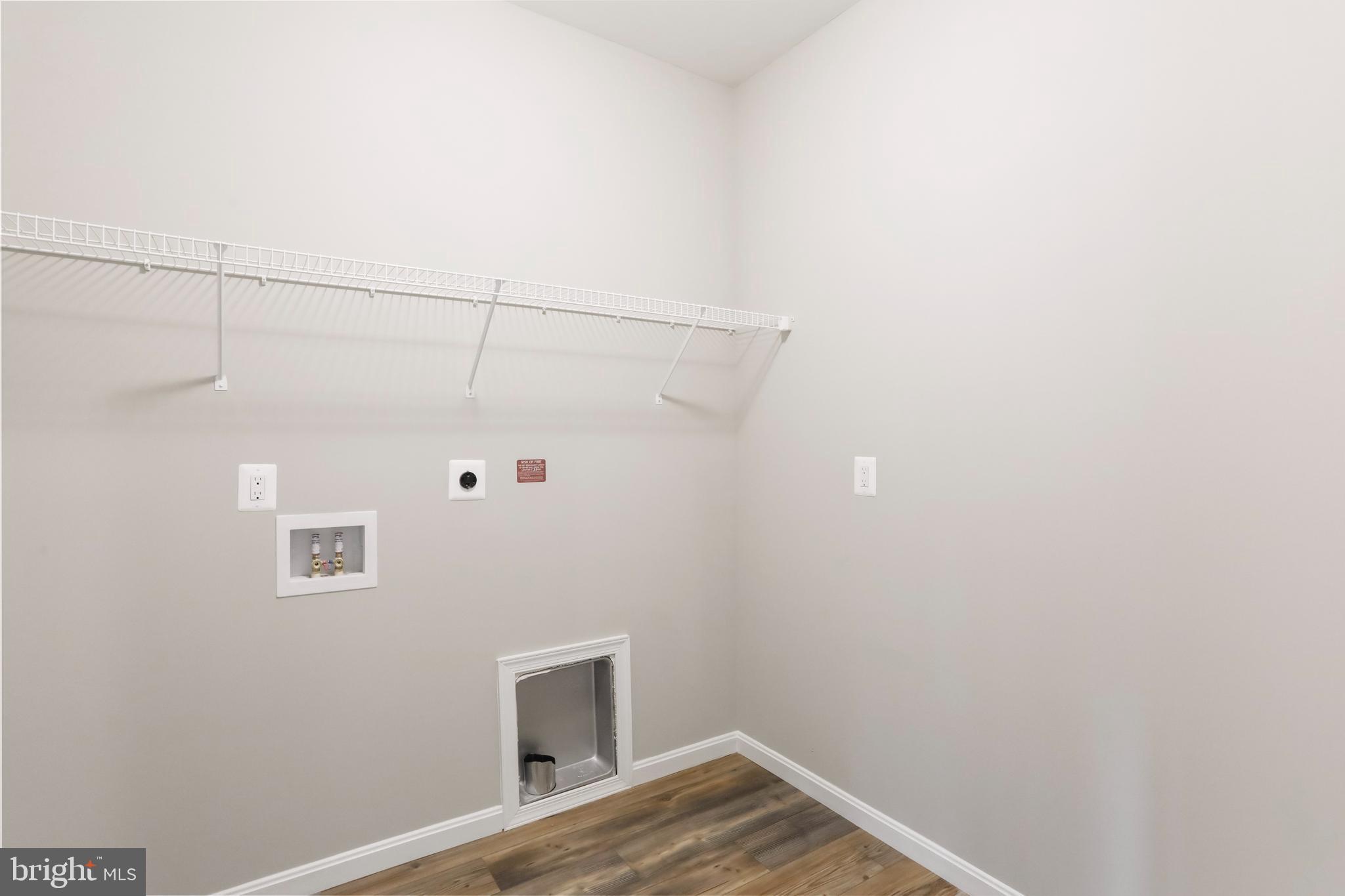 ABRAMS POINTE - Residential