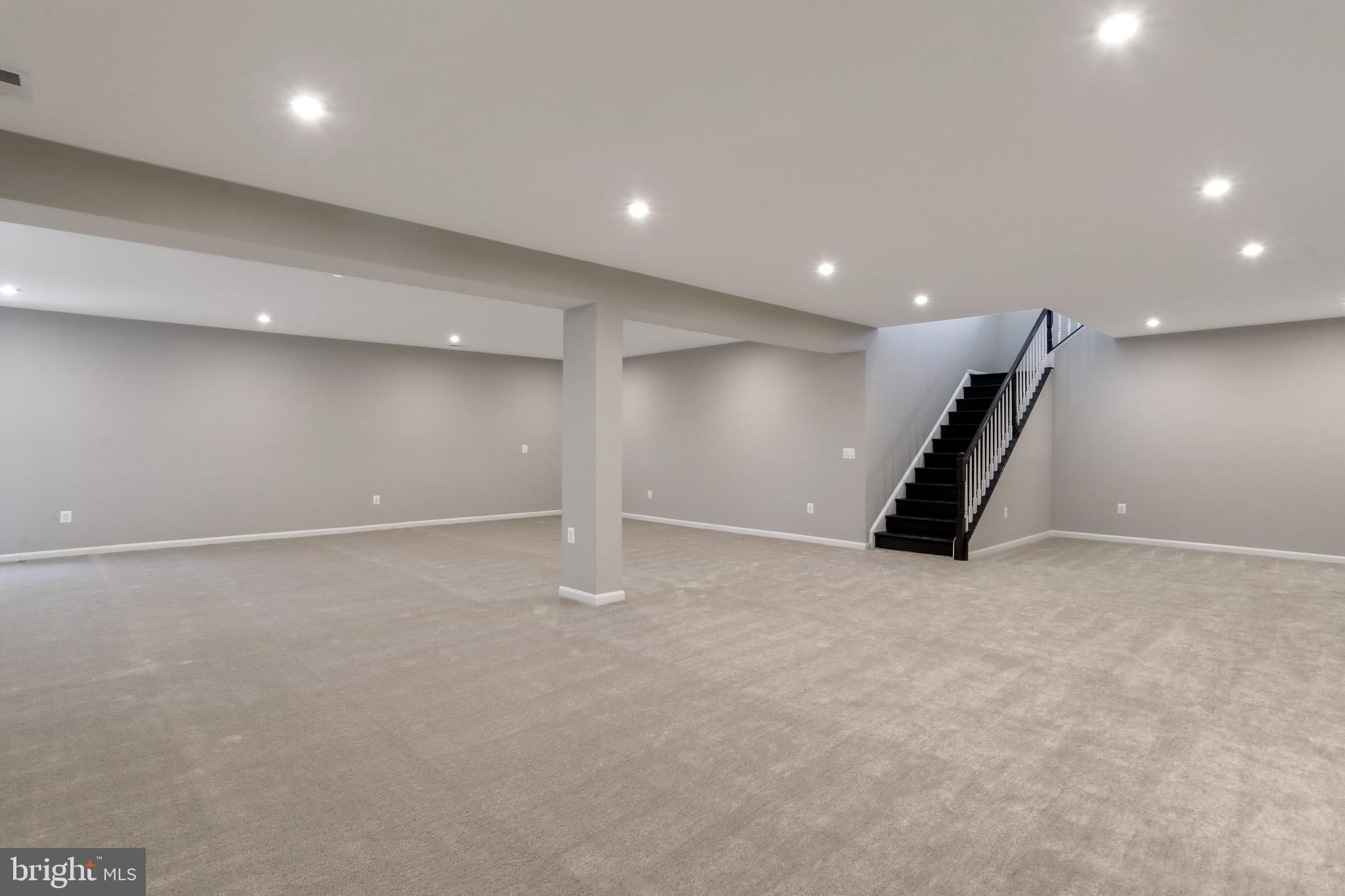 ABRAMS POINTE - Residential