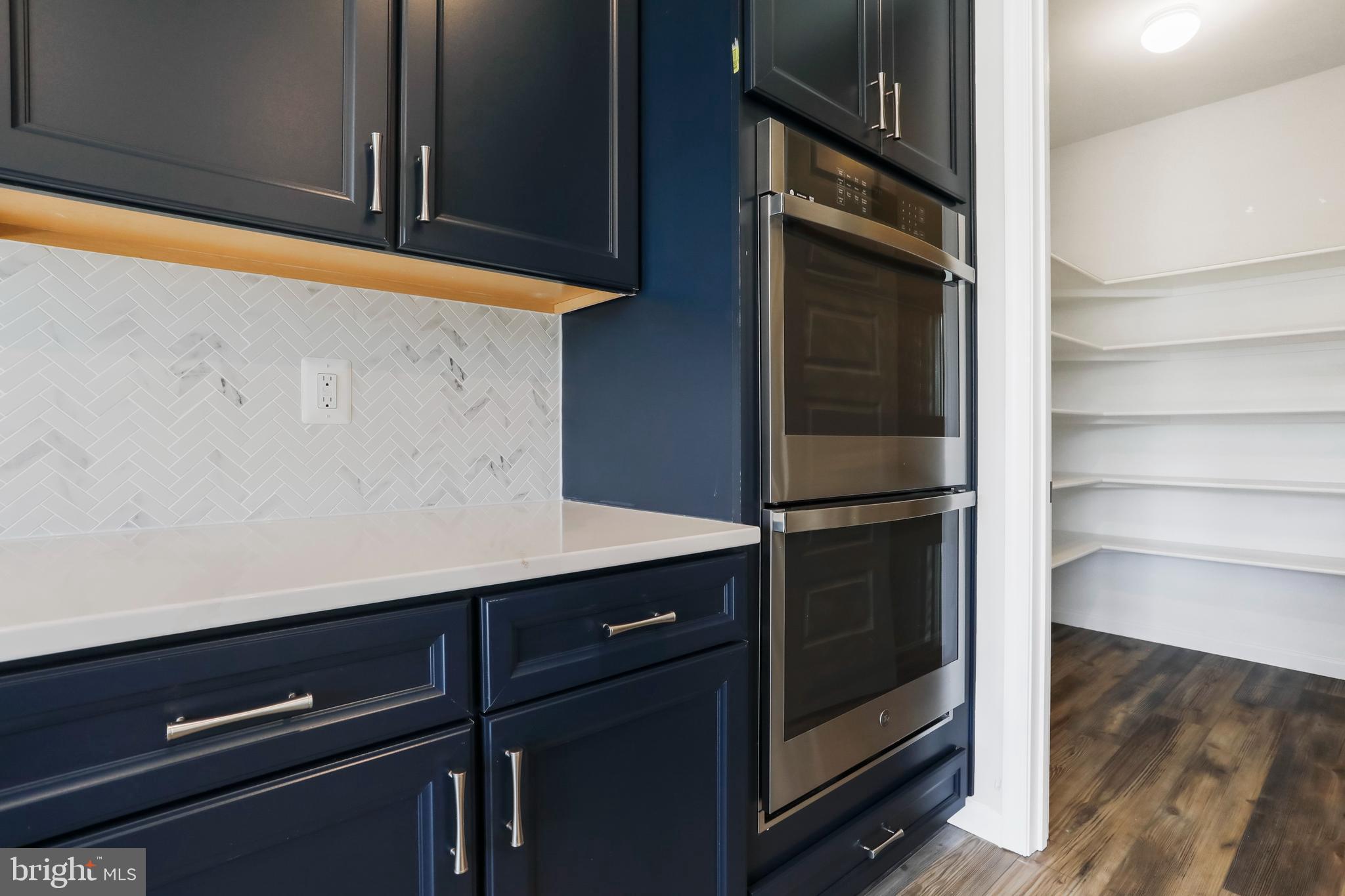 ABRAMS POINTE - Residential