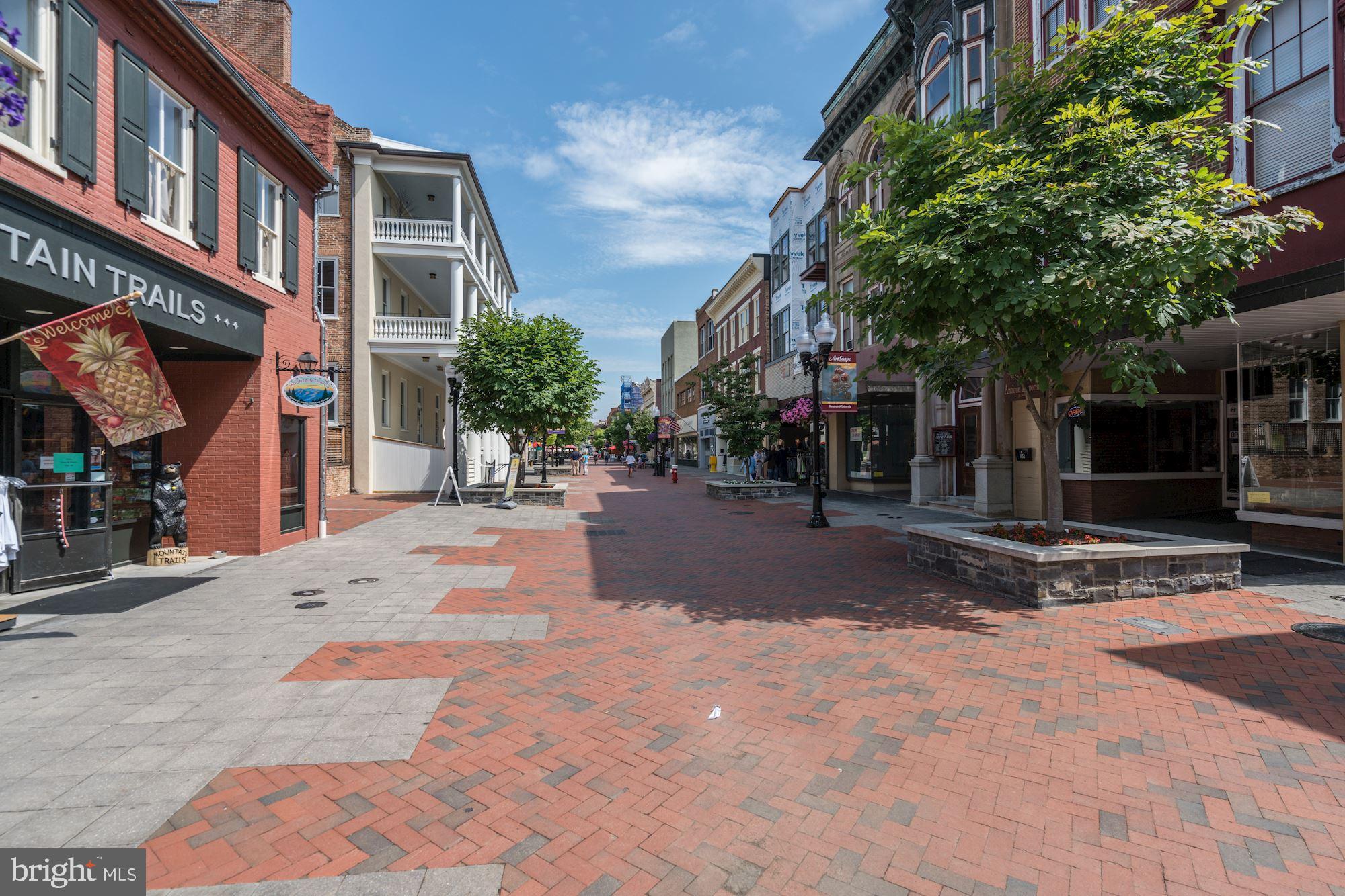 ABRAMS POINTE - Residential