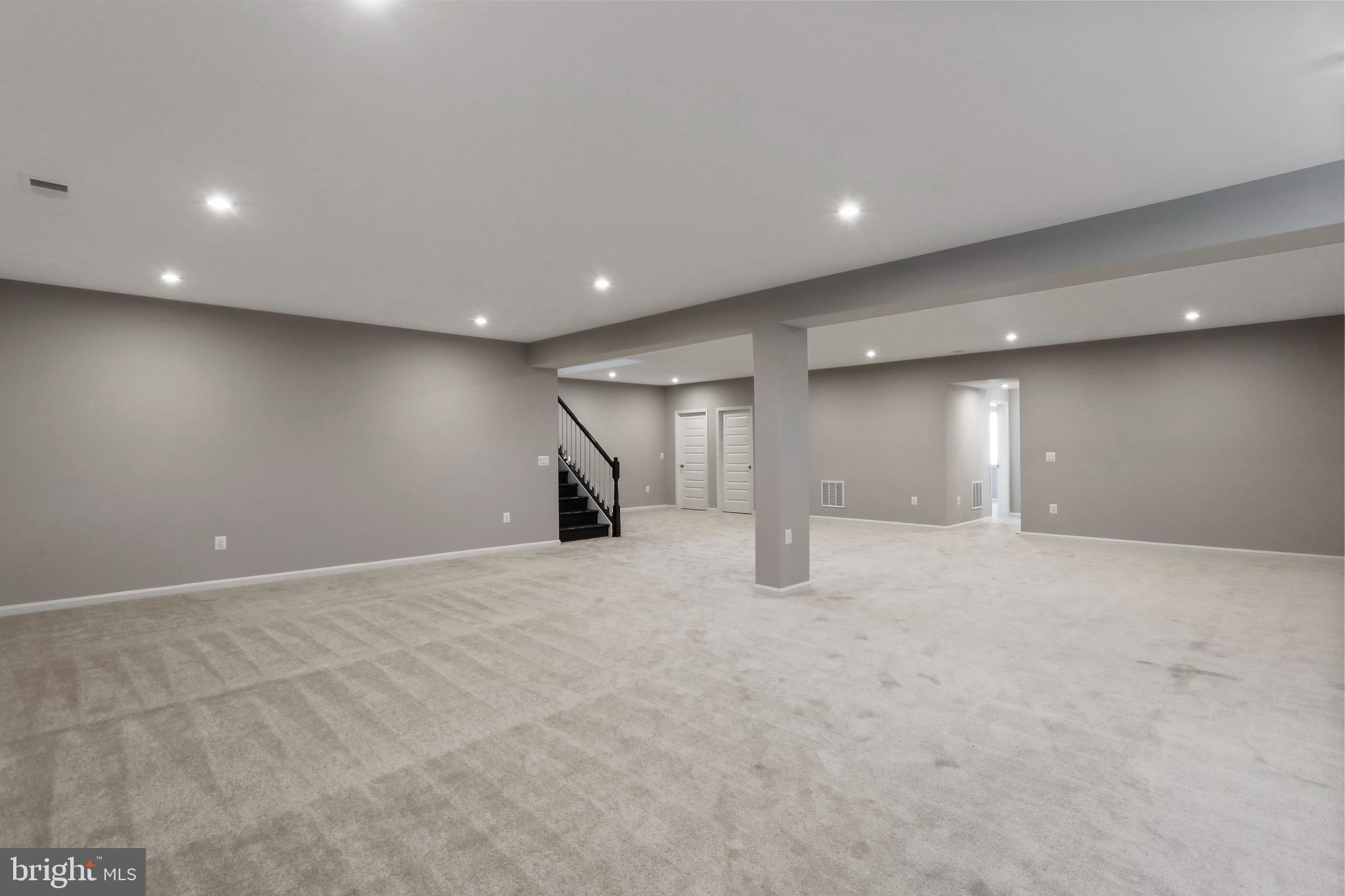 ABRAMS POINTE - Residential