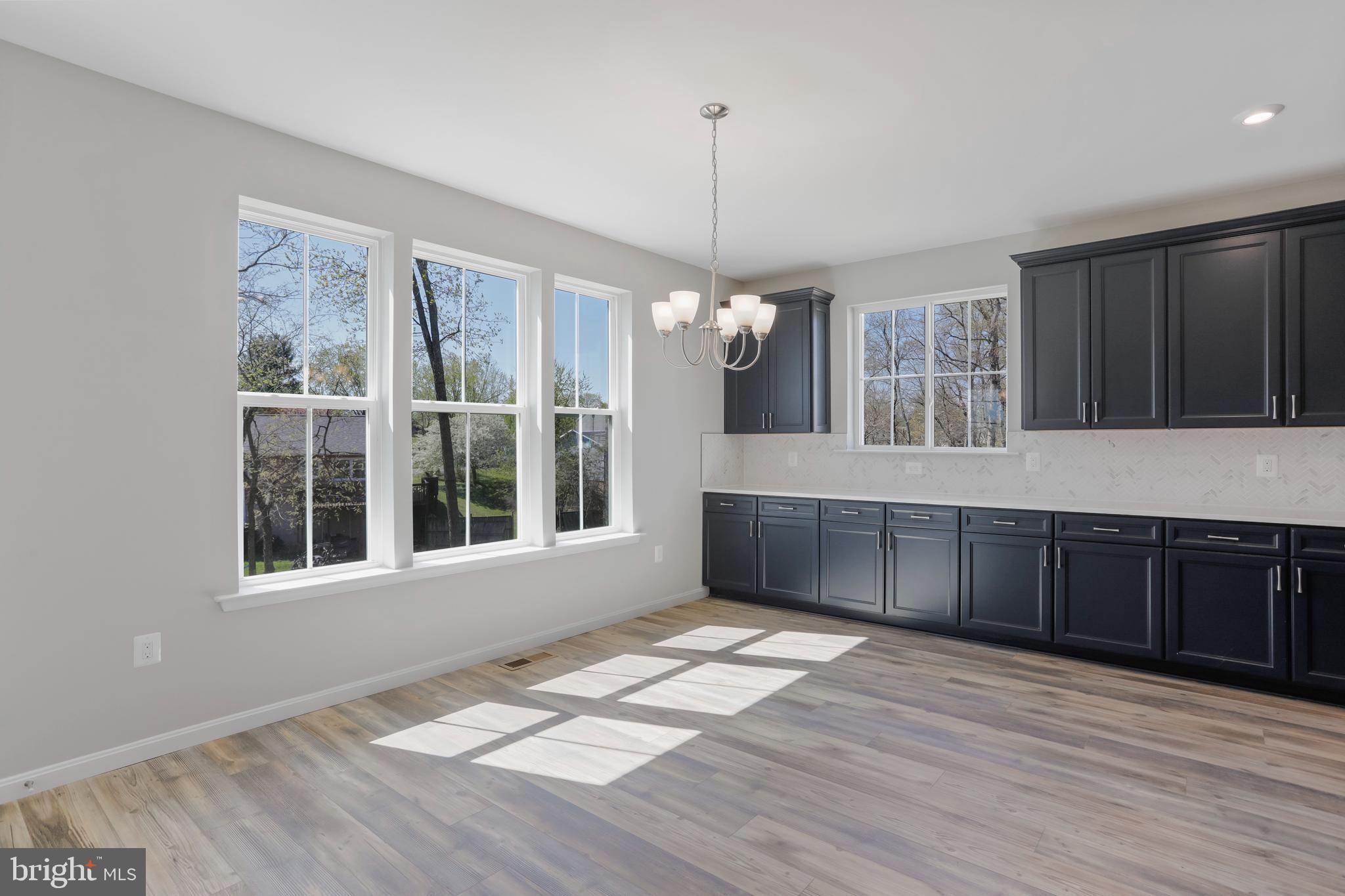 ABRAMS POINTE - Residential