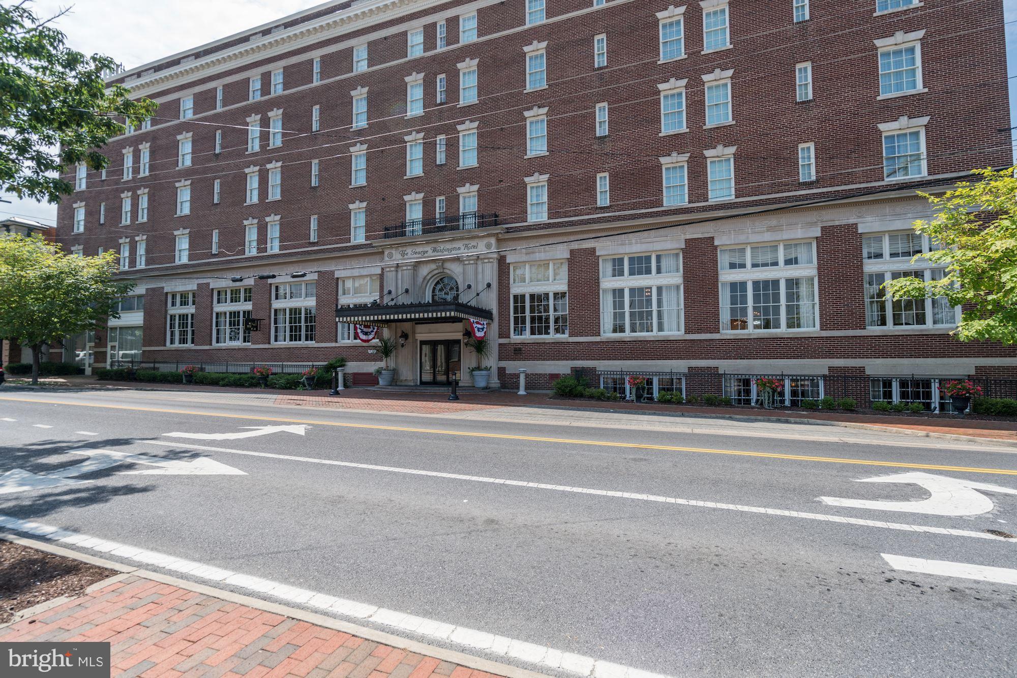 ABRAMS POINTE - Residential