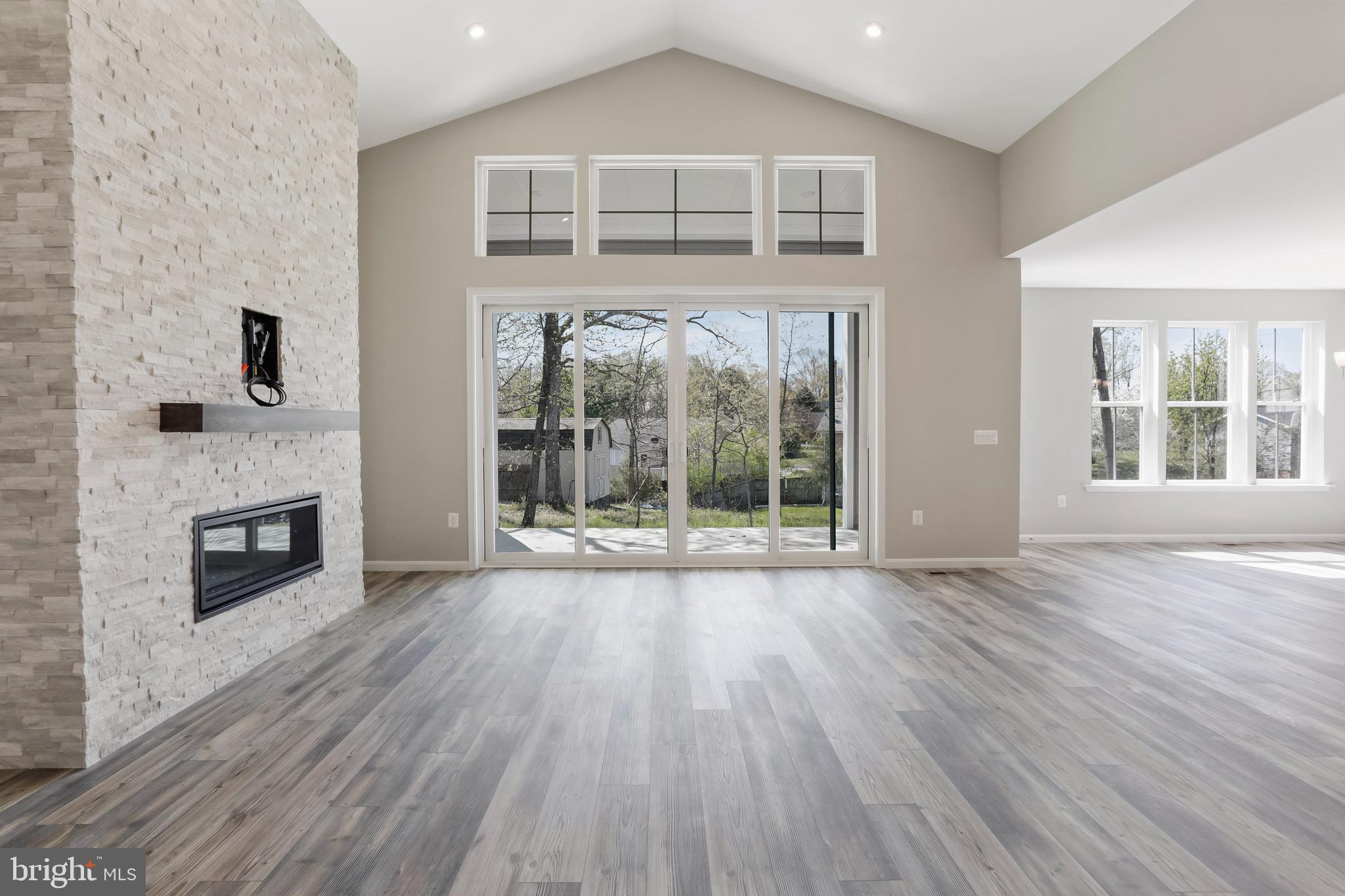 ABRAMS POINTE - Residential