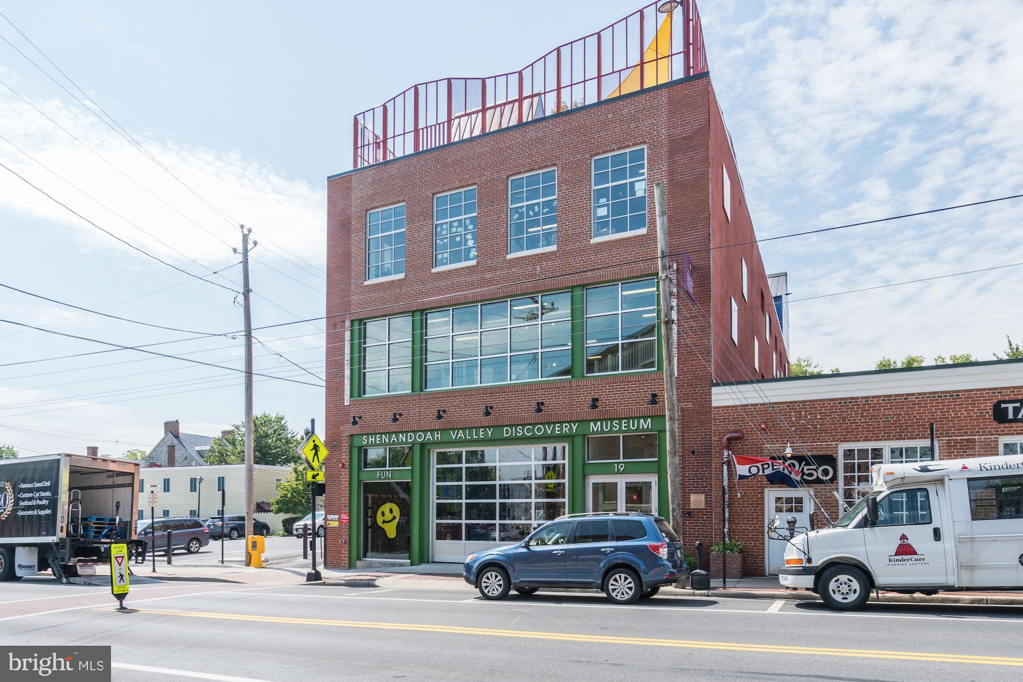 ABRAMS POINTE - Residential