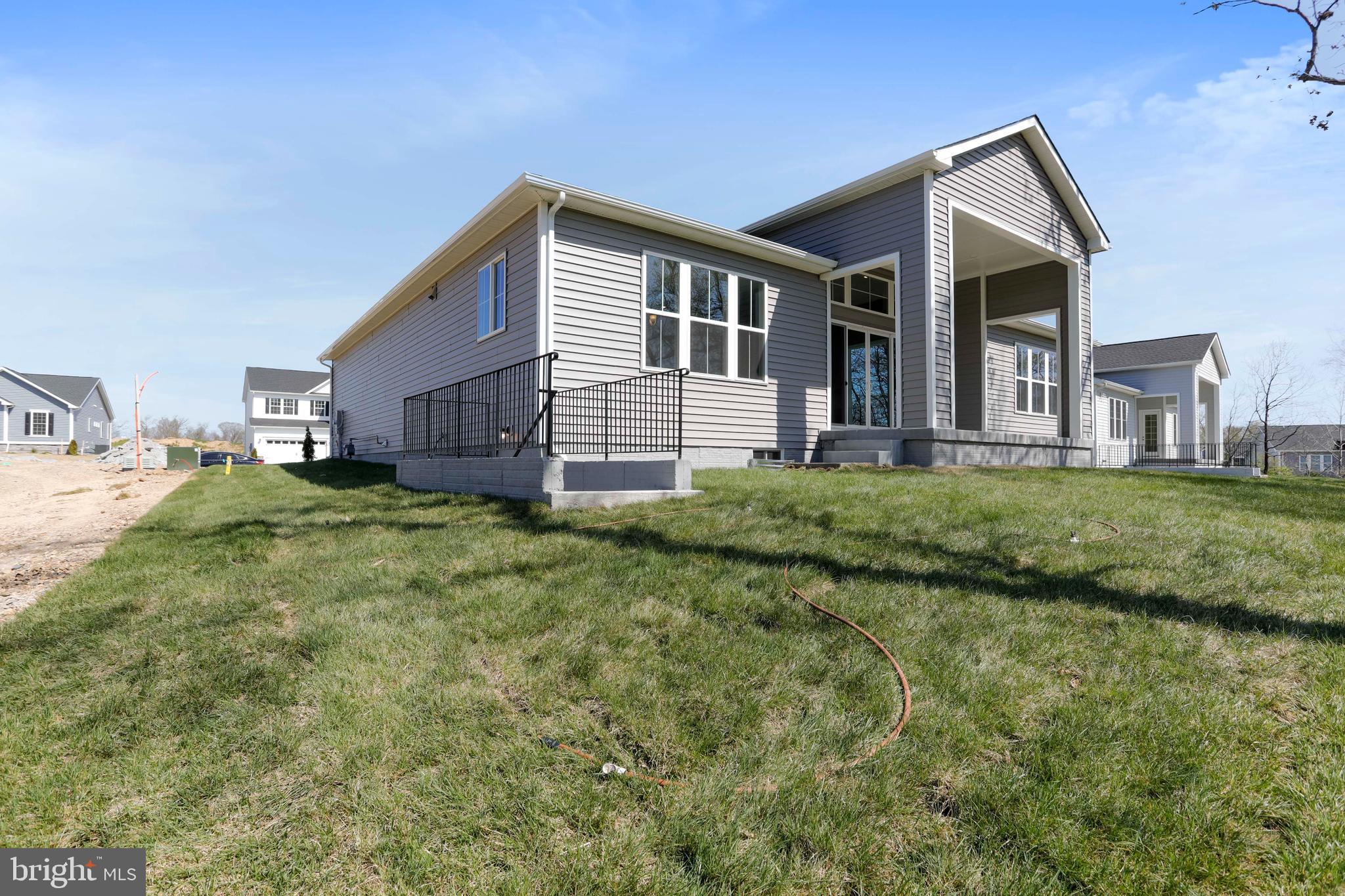 ABRAMS POINTE - Residential