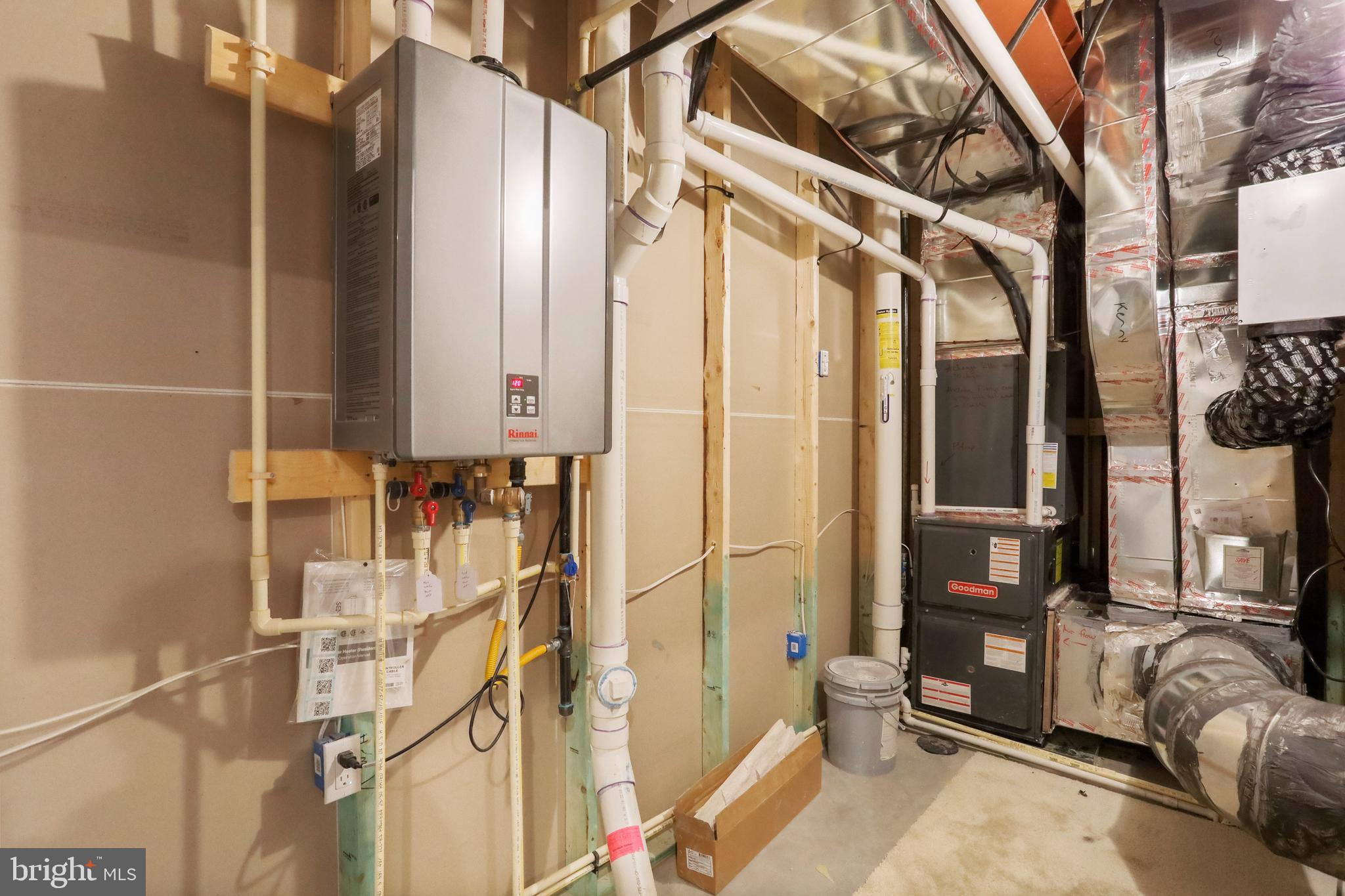 ABRAMS POINTE - Residential