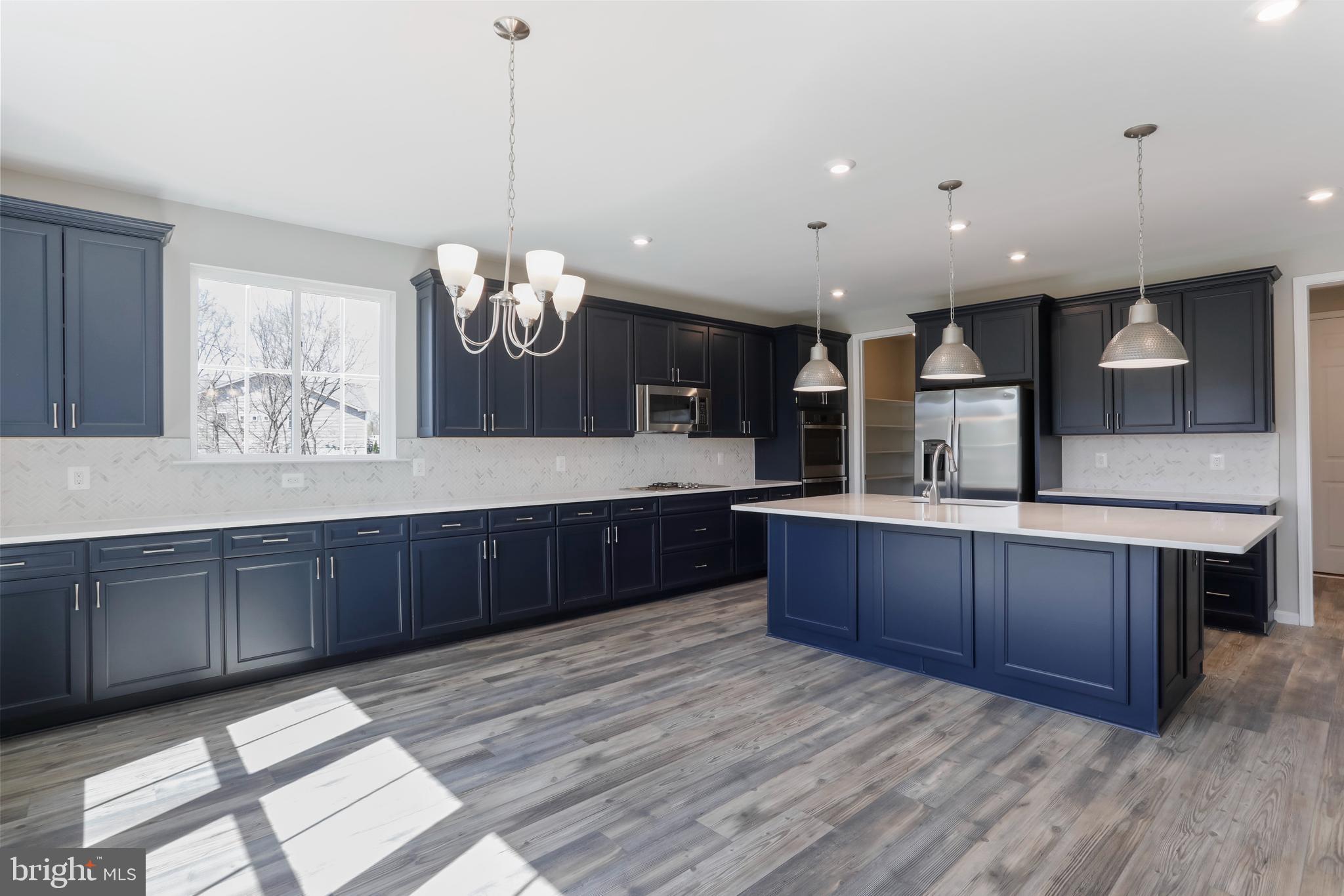 ABRAMS POINTE - Residential