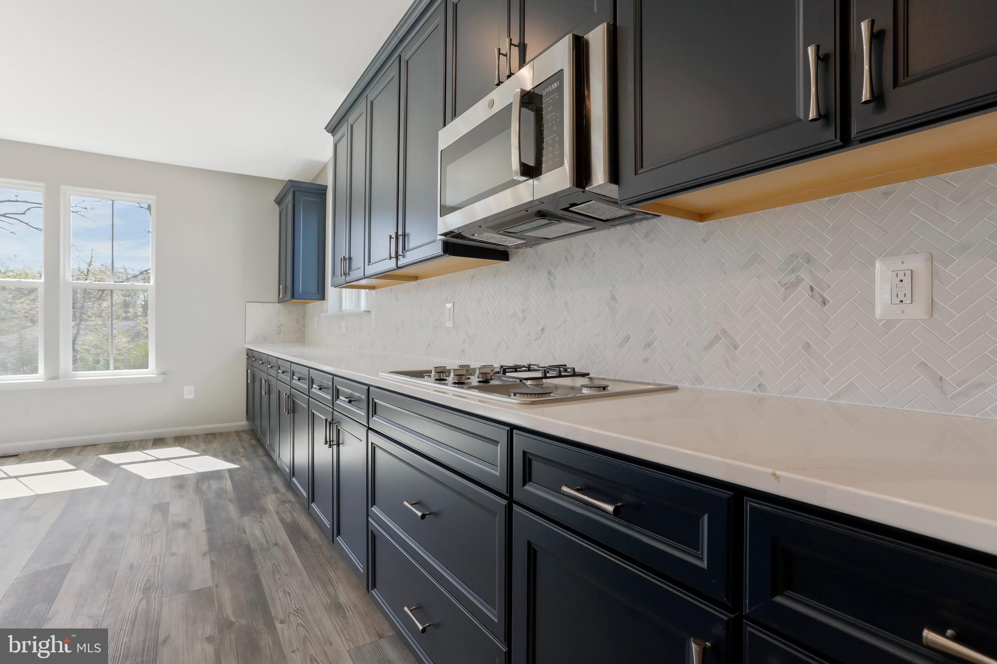 ABRAMS POINTE - Residential