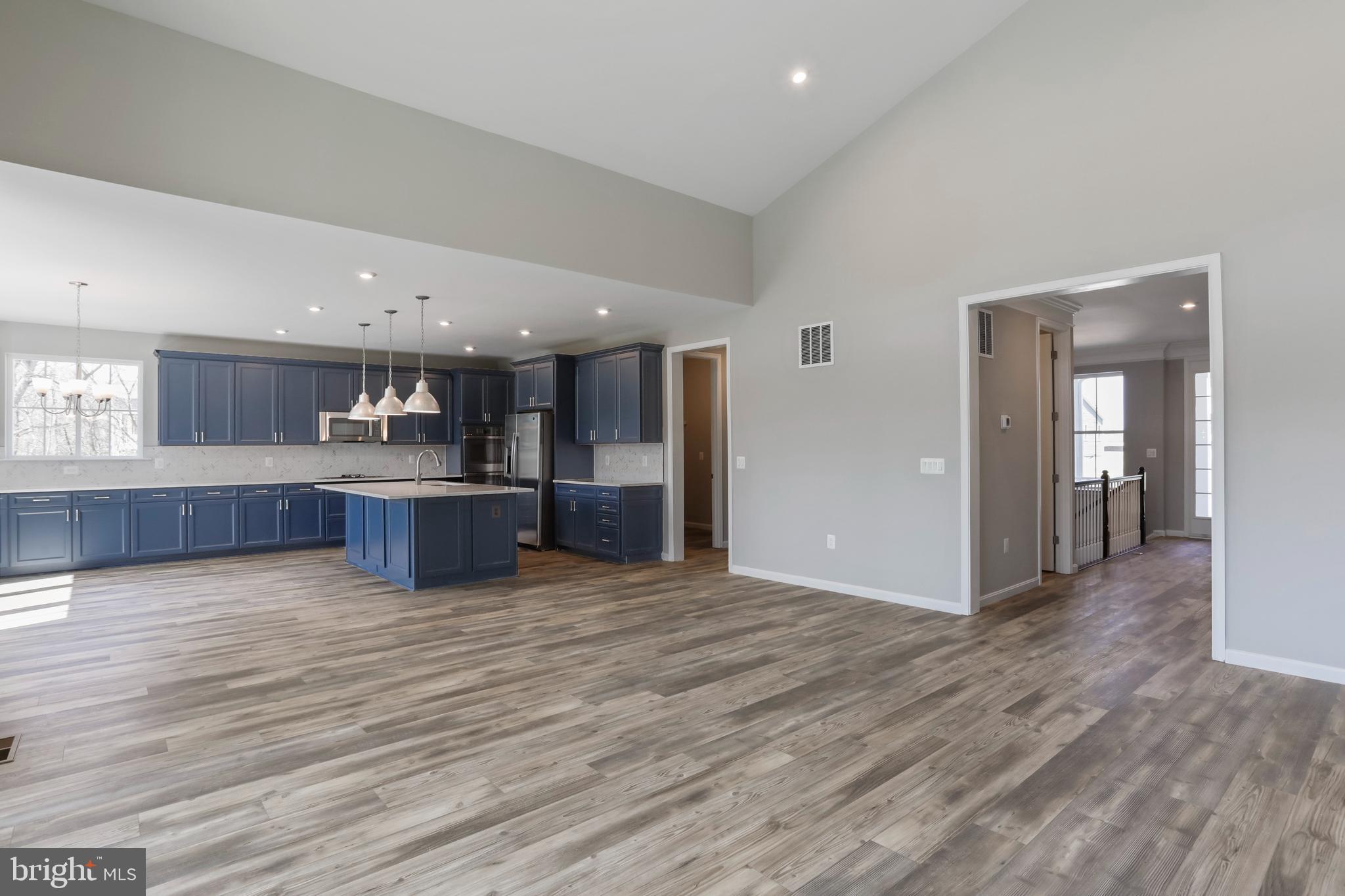 ABRAMS POINTE - Residential