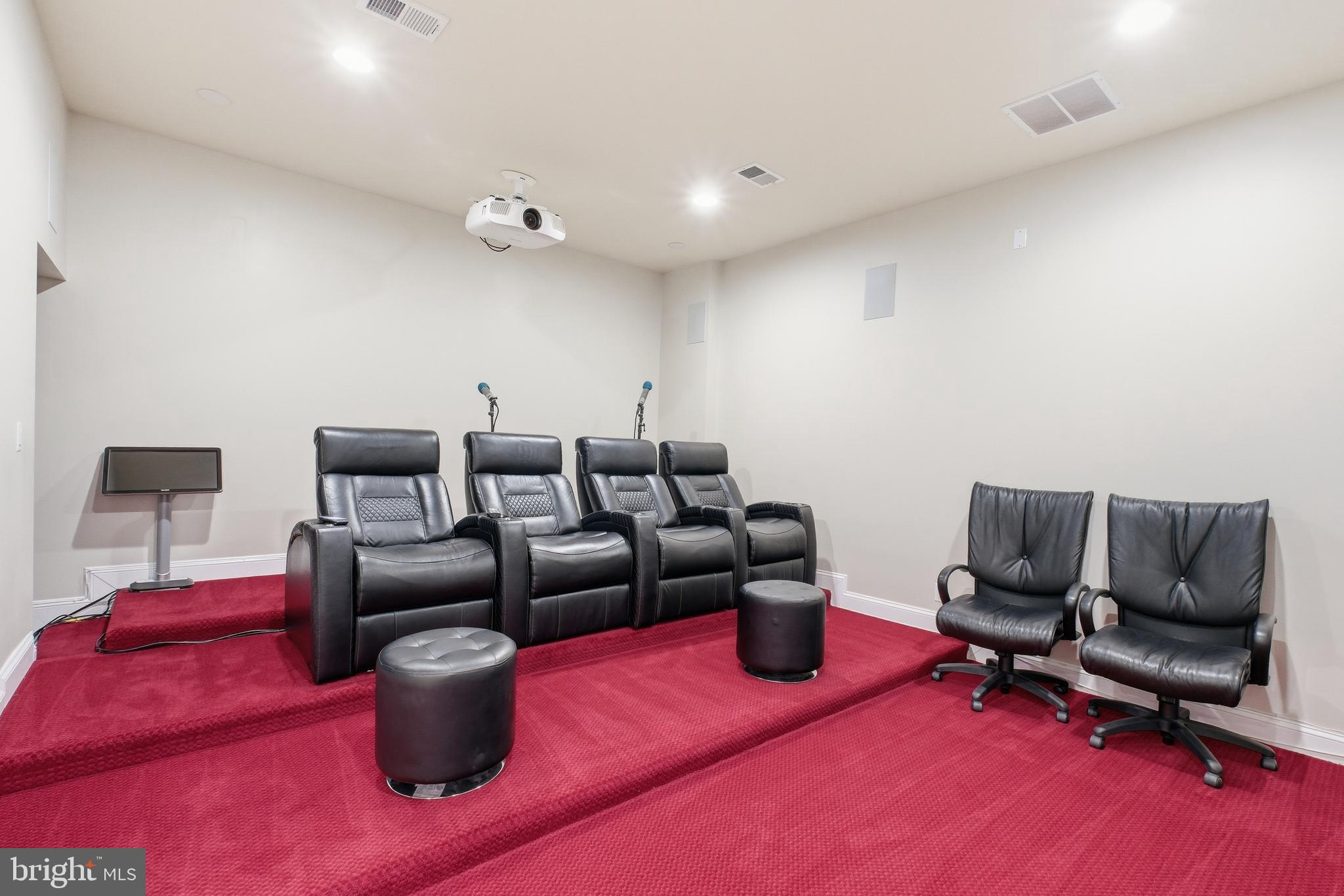 WOODSIDE ESTATES - Residential