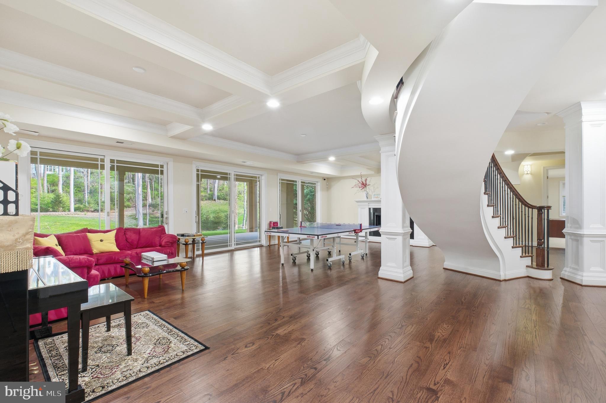 WOODSIDE ESTATES - Residential