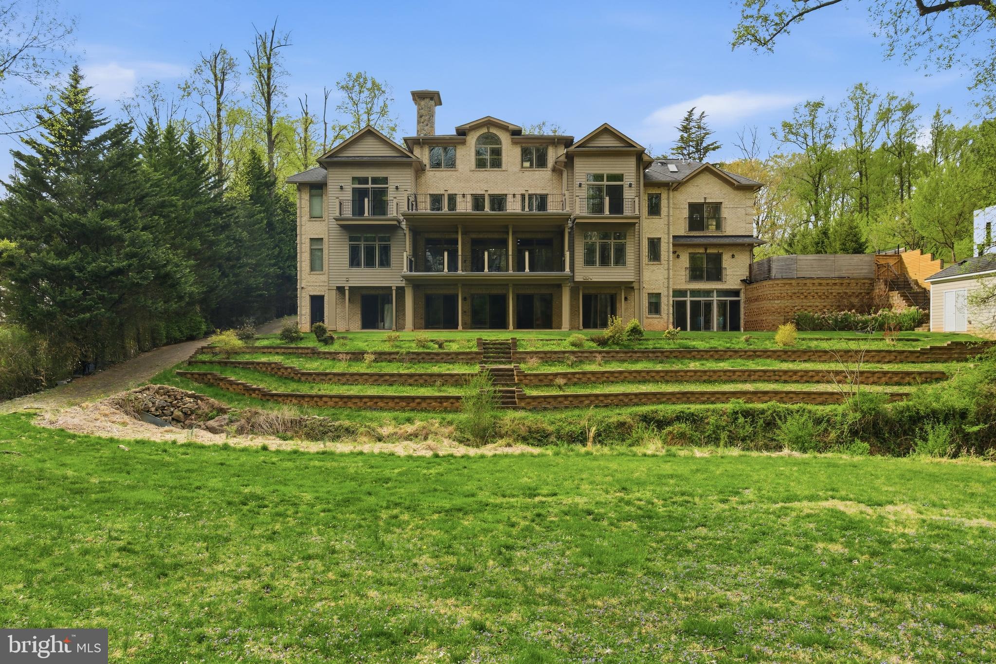 WOODSIDE ESTATES - Residential