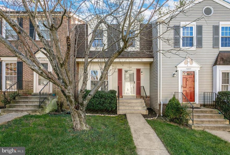 Do you want to rent in a great community? with lots of stores and food places around yet a quiet and peaceful neighborhood? This is the place you are looking for, close to major highways, commuter lots and airport, the location here is key. In the center of Centreville close to 28 and 66 you are minutes from Tysons Corner and Fairfax. The town home itself is cozy and ready to be called your place, with great light, hardwood floors, nice and private backyard this place is ready for you. You can also enjoy outside activities, as you are surrounded by courts, soccer fields, and the community pool literally down the street from your new home.
