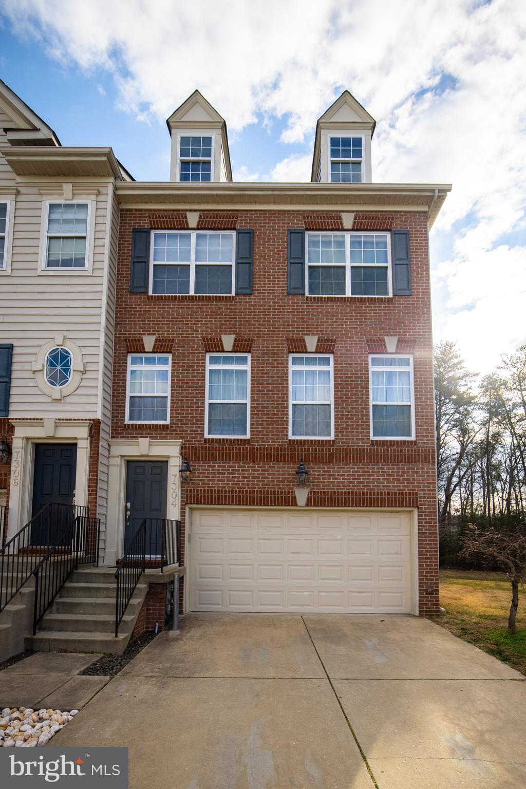 TANYARD SPRINGS TOWNHOMES - Residential