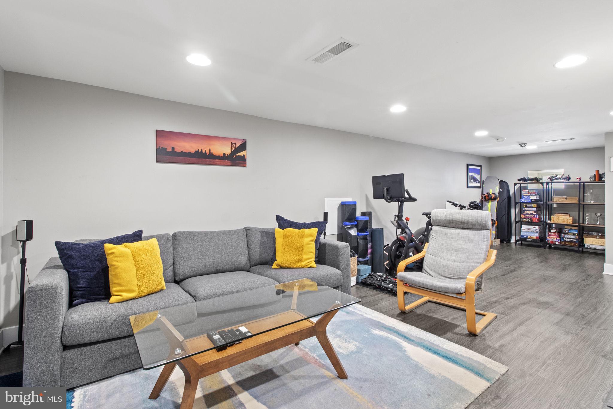 POINT BREEZE - Residential