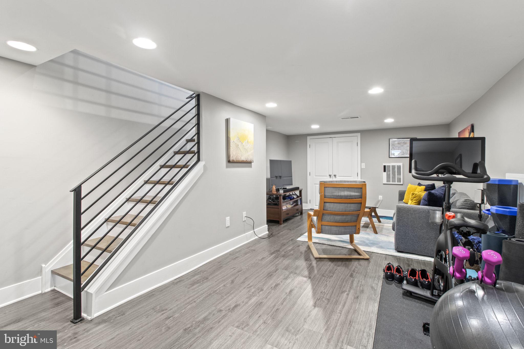 POINT BREEZE - Residential