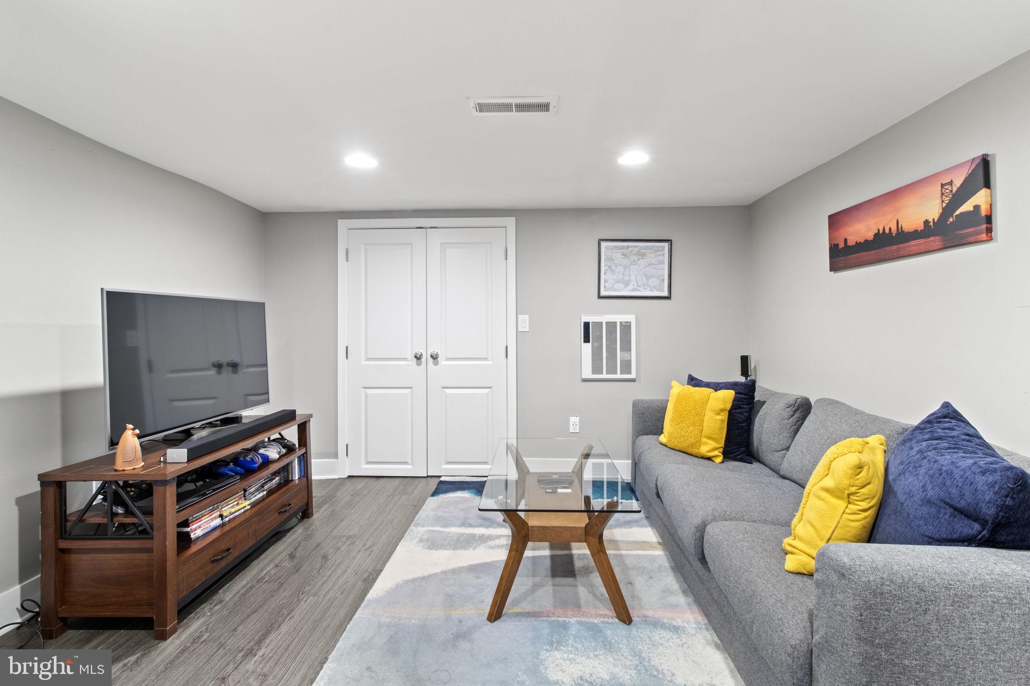 POINT BREEZE - Residential