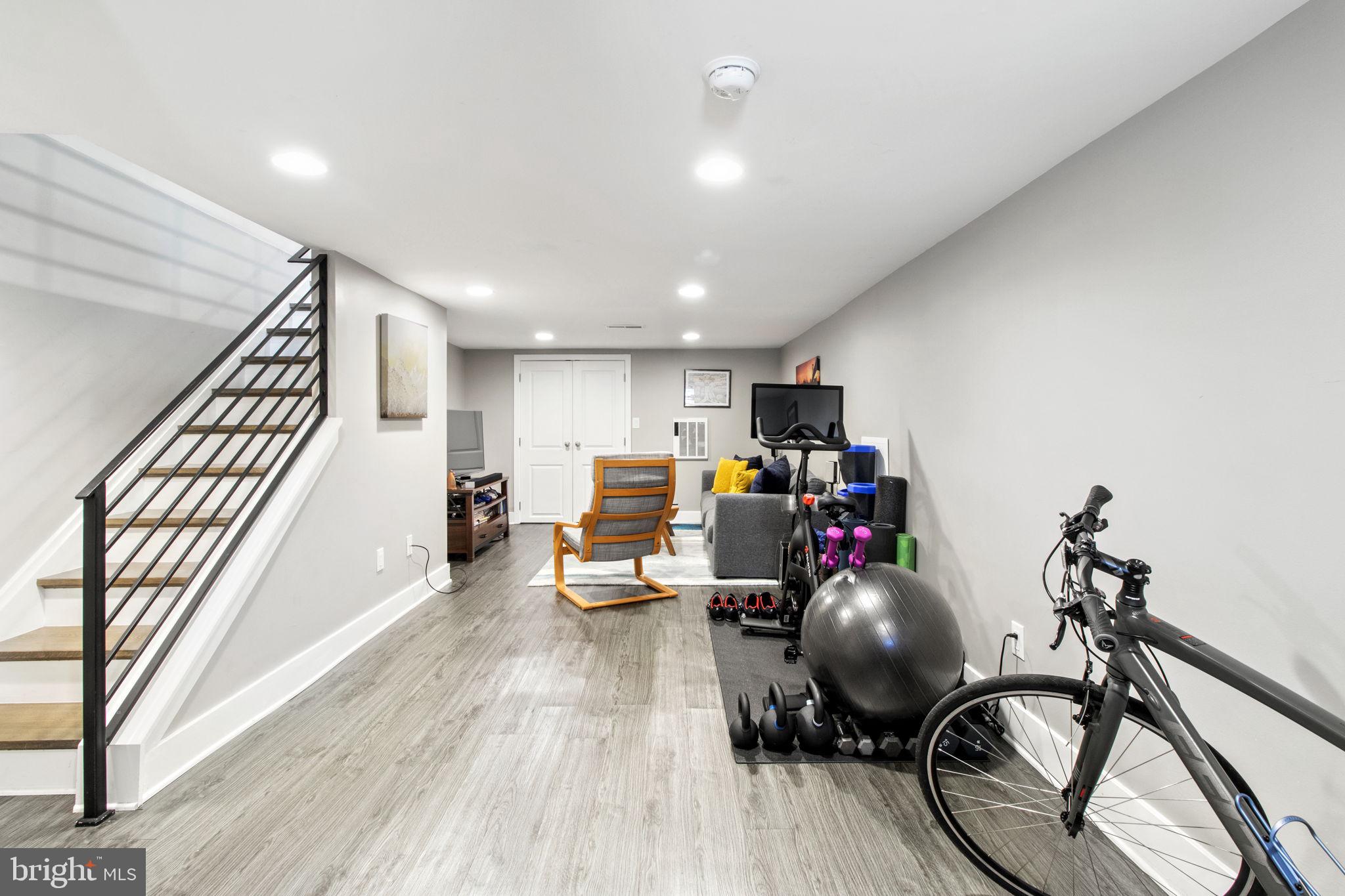 POINT BREEZE - Residential