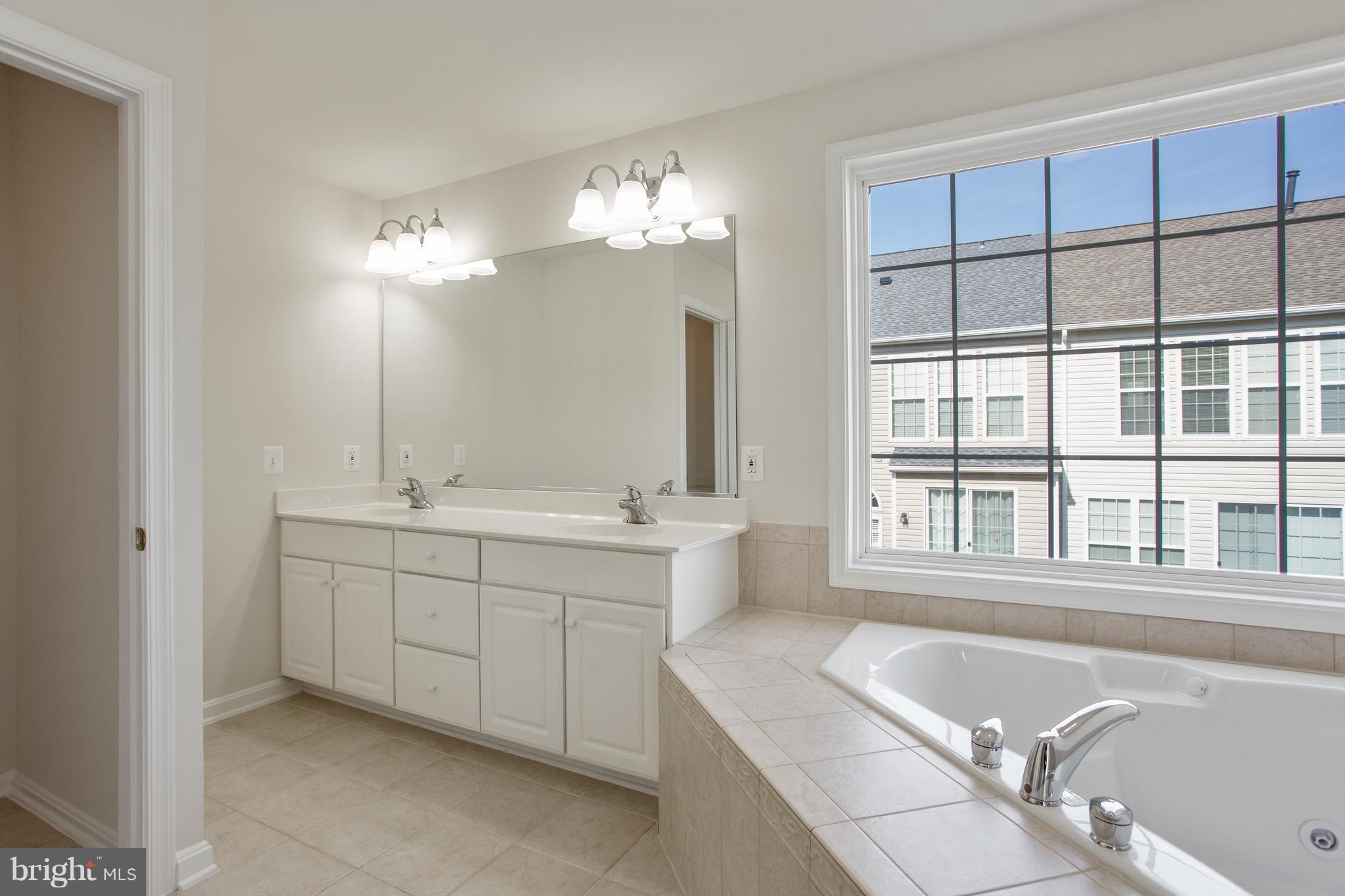 LAUREL HILL LANDBAY - Residential