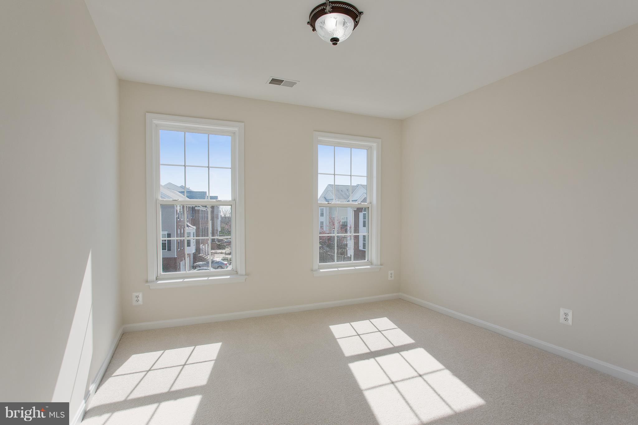 LAUREL HILL LANDBAY - Residential