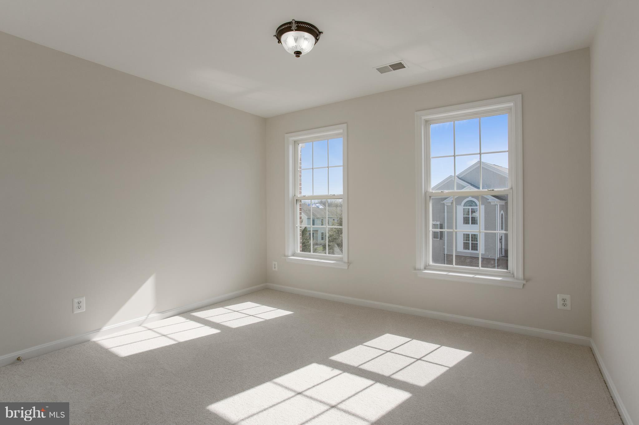 LAUREL HILL LANDBAY - Residential