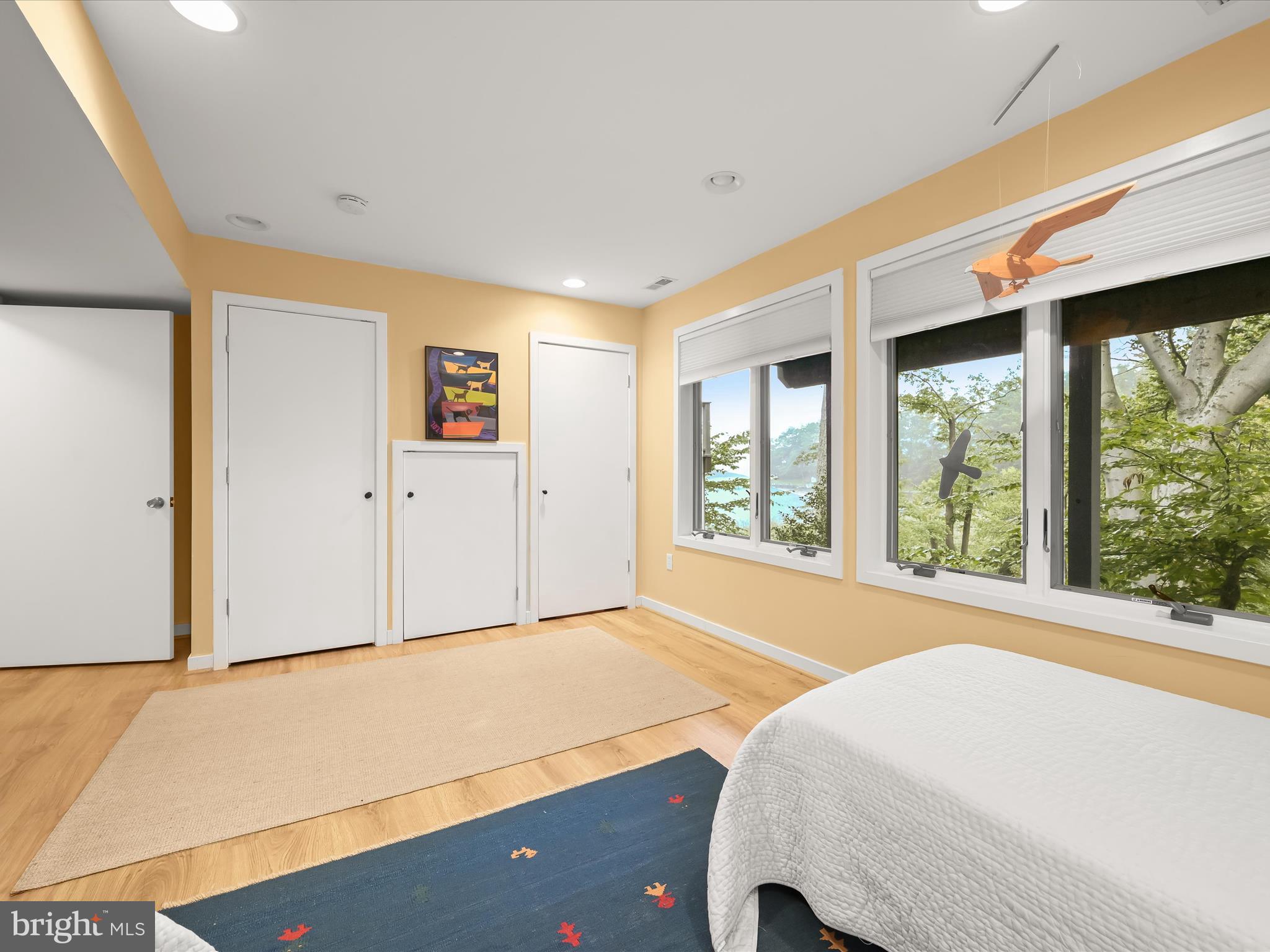 SOUTH RIVER MANOR - Residential