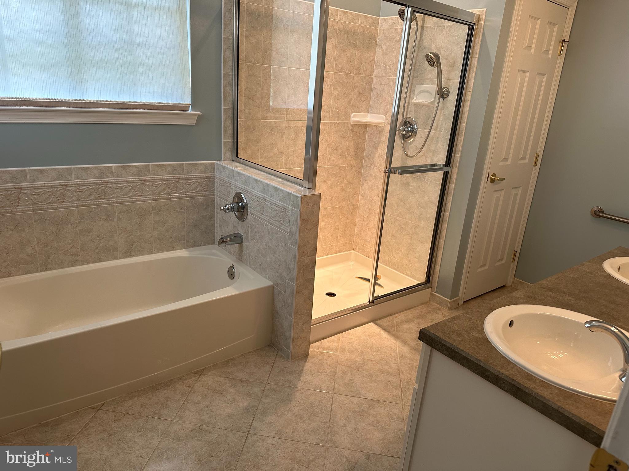 HERITAGE CR ESTS - Residential