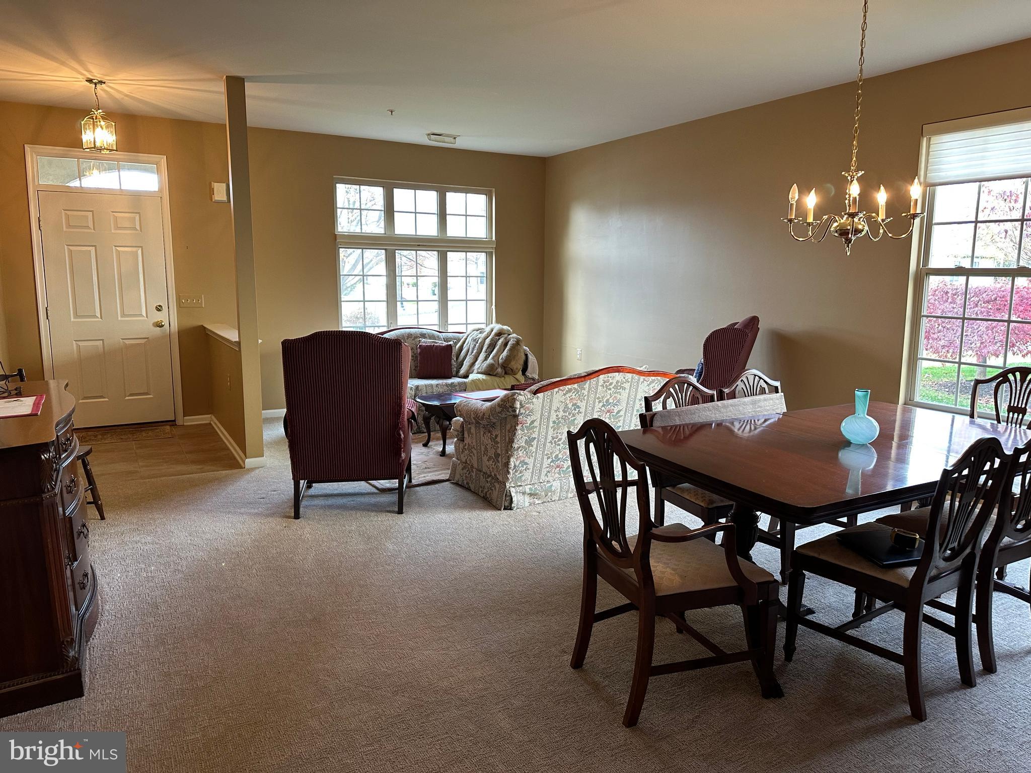 HERITAGE CR ESTS - Residential