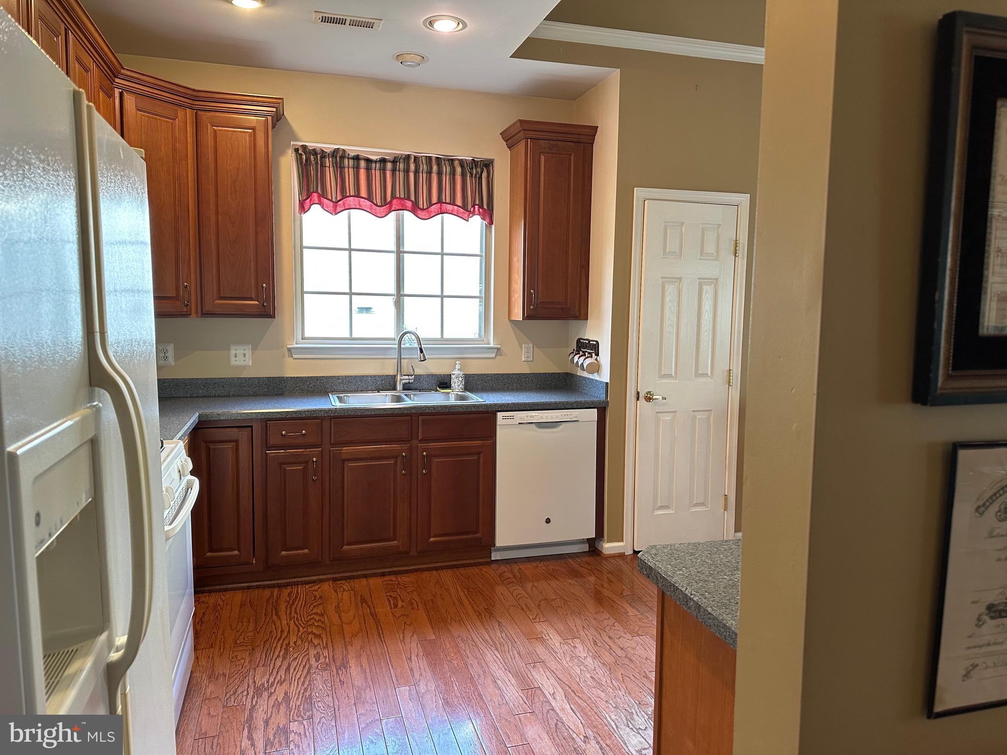 HERITAGE CR ESTS - Residential