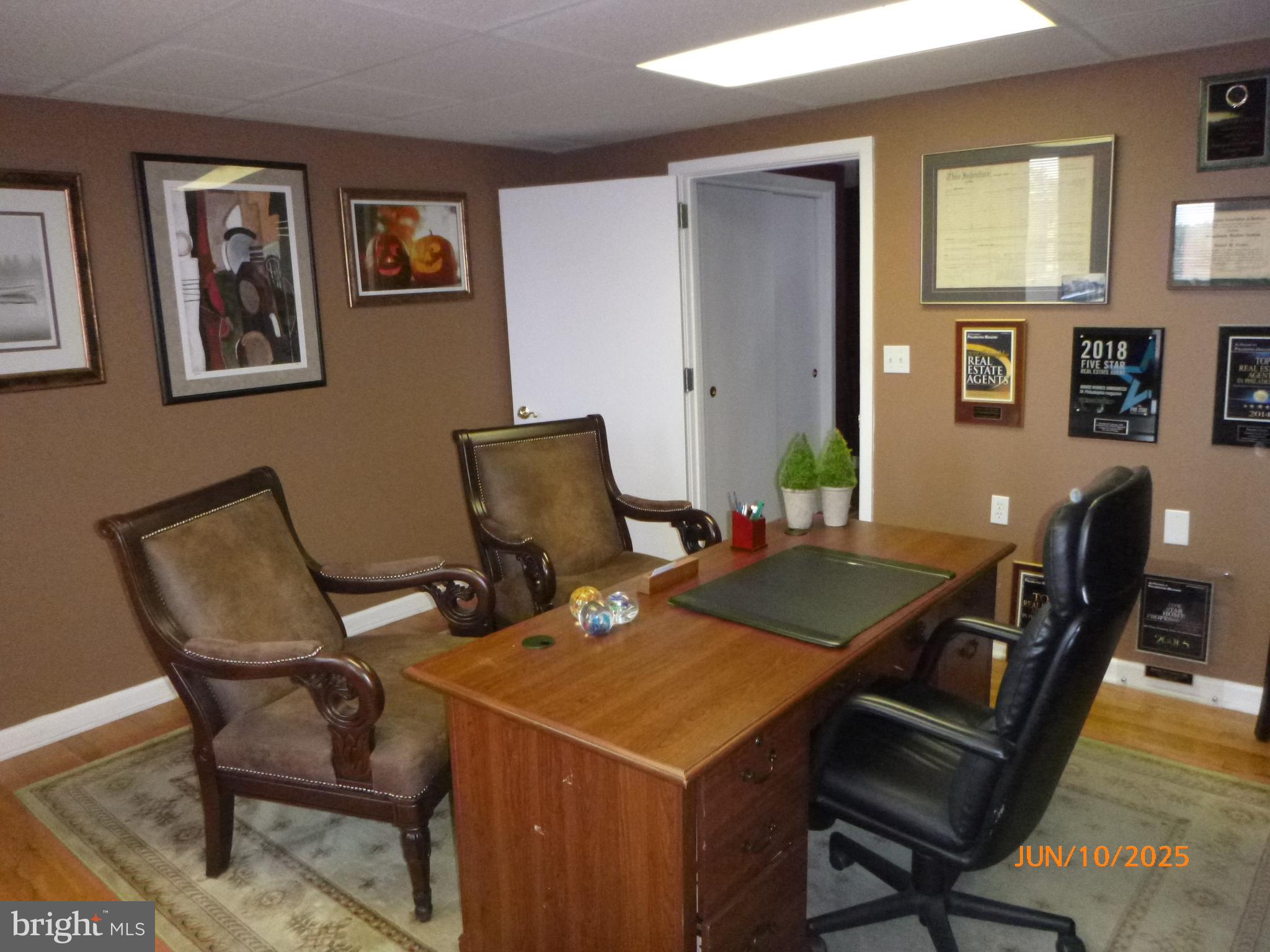 MAYFAIR - Commercial Sale
