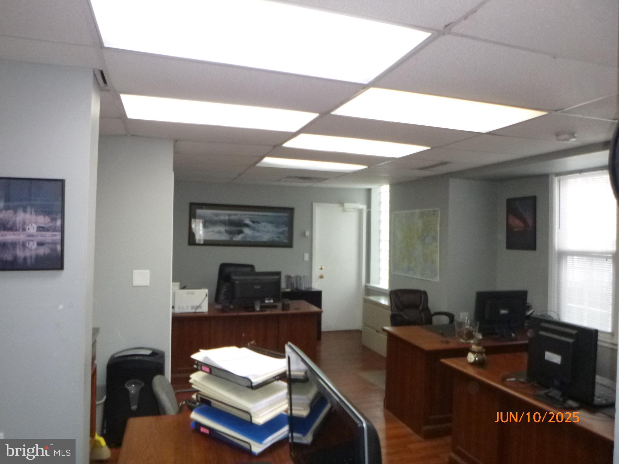 MAYFAIR - Commercial Sale
