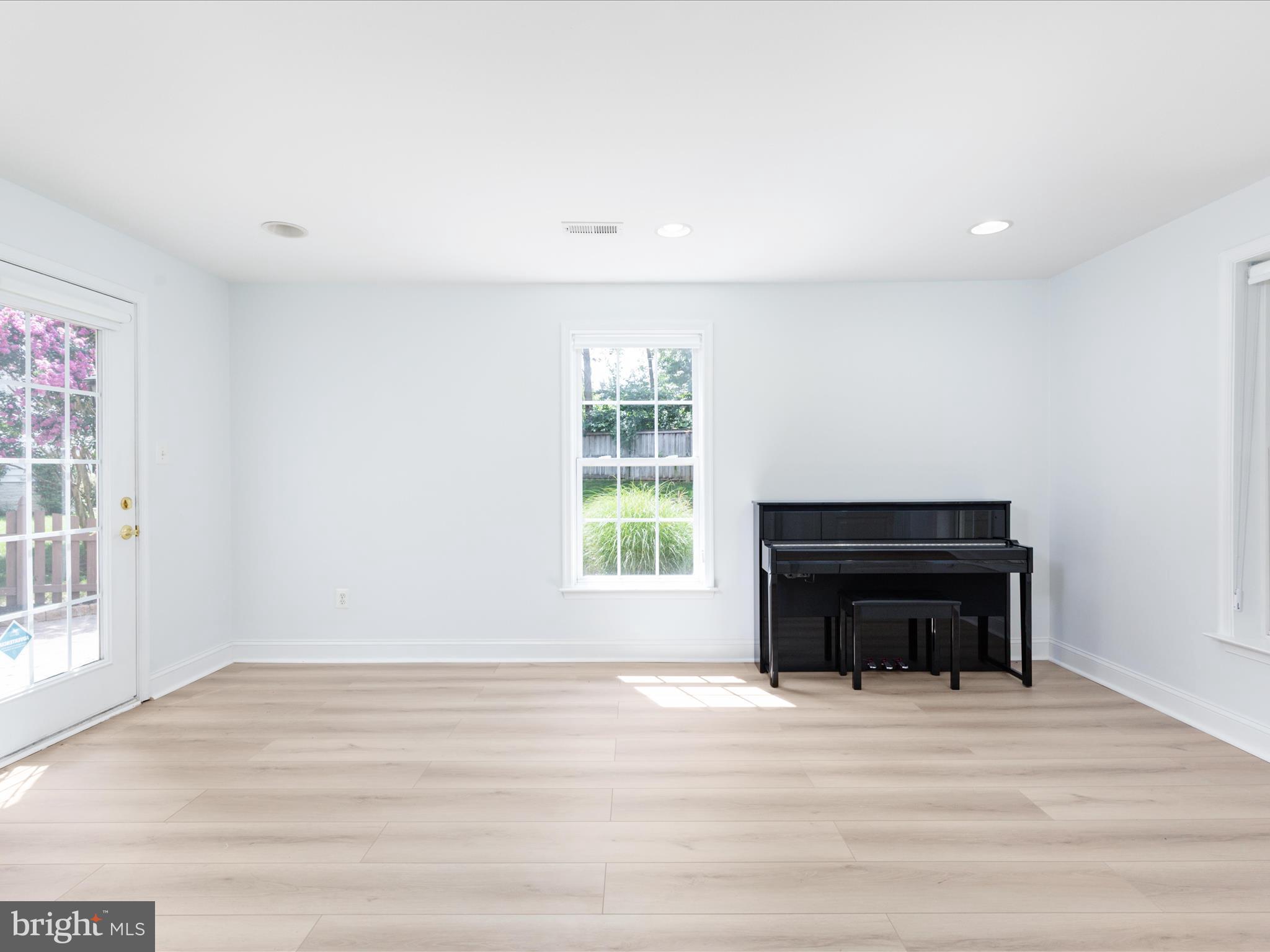 BROADLANDS - Residential