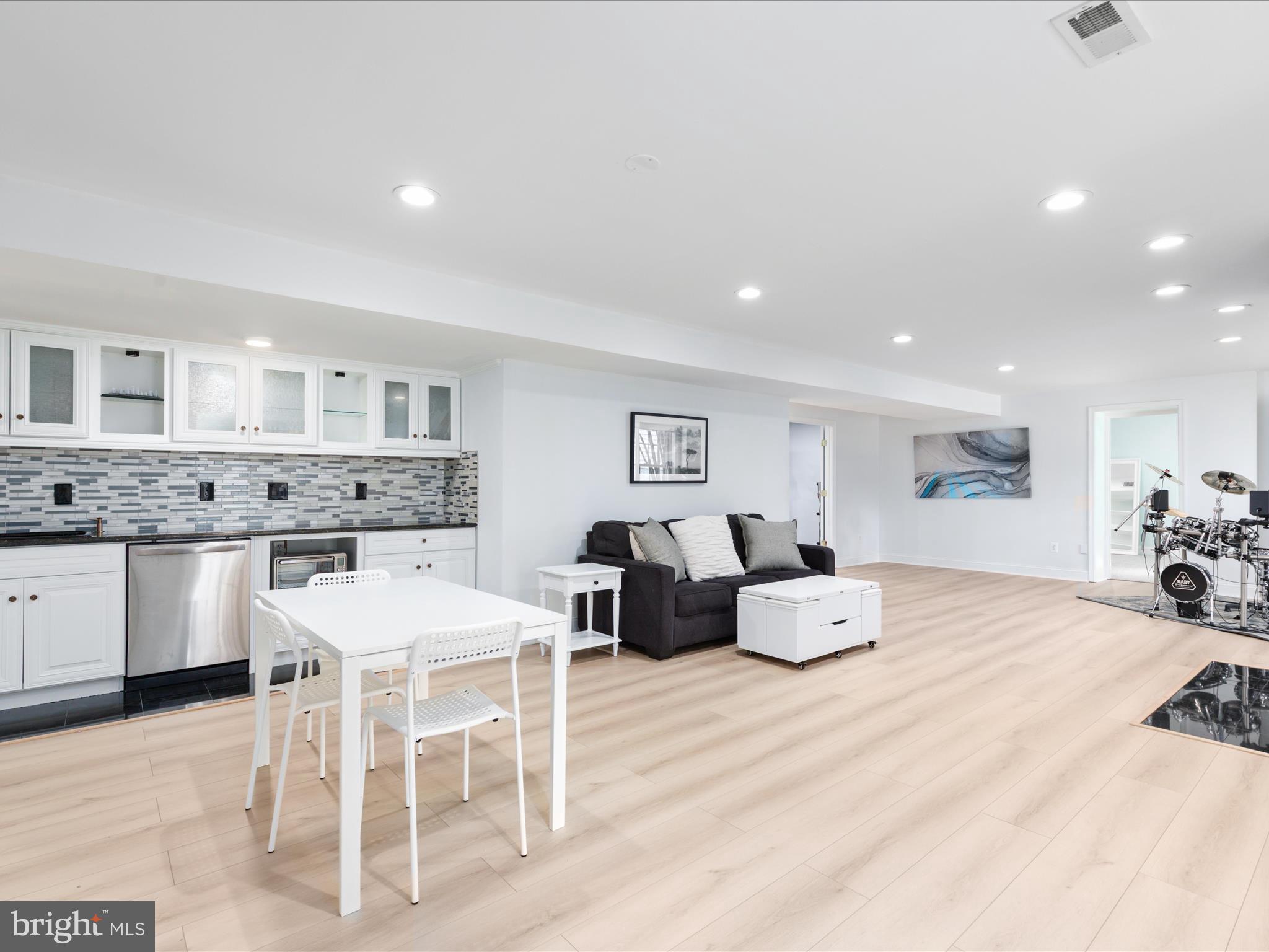 BROADLANDS - Residential