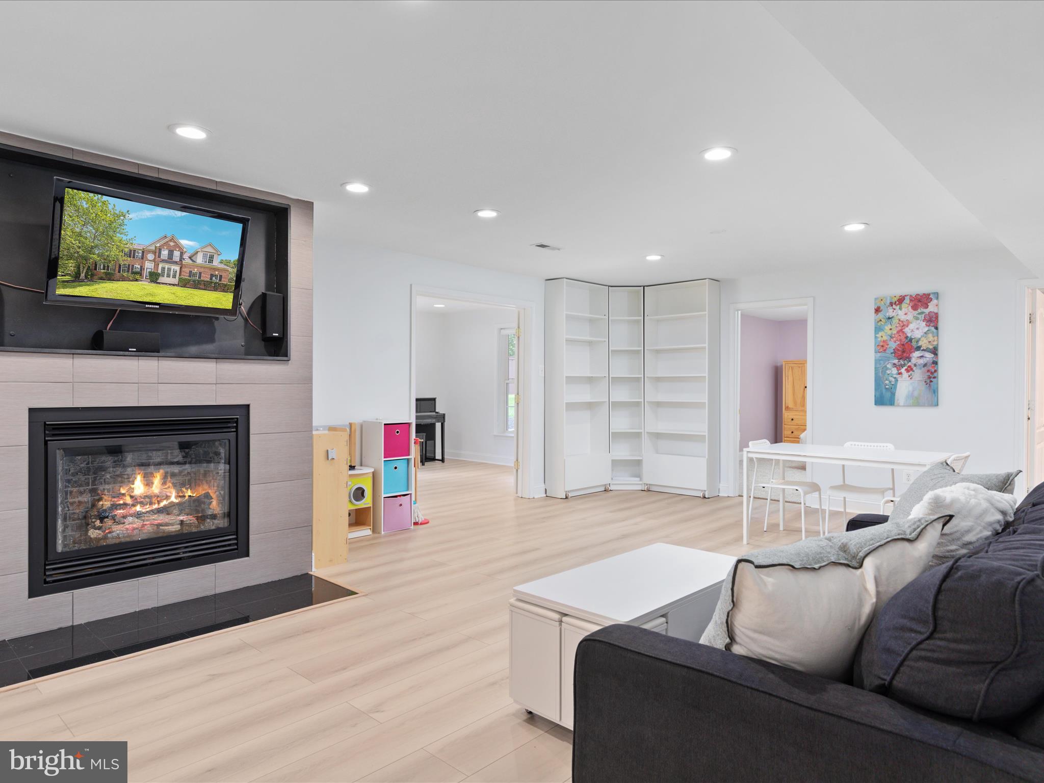 BROADLANDS - Residential