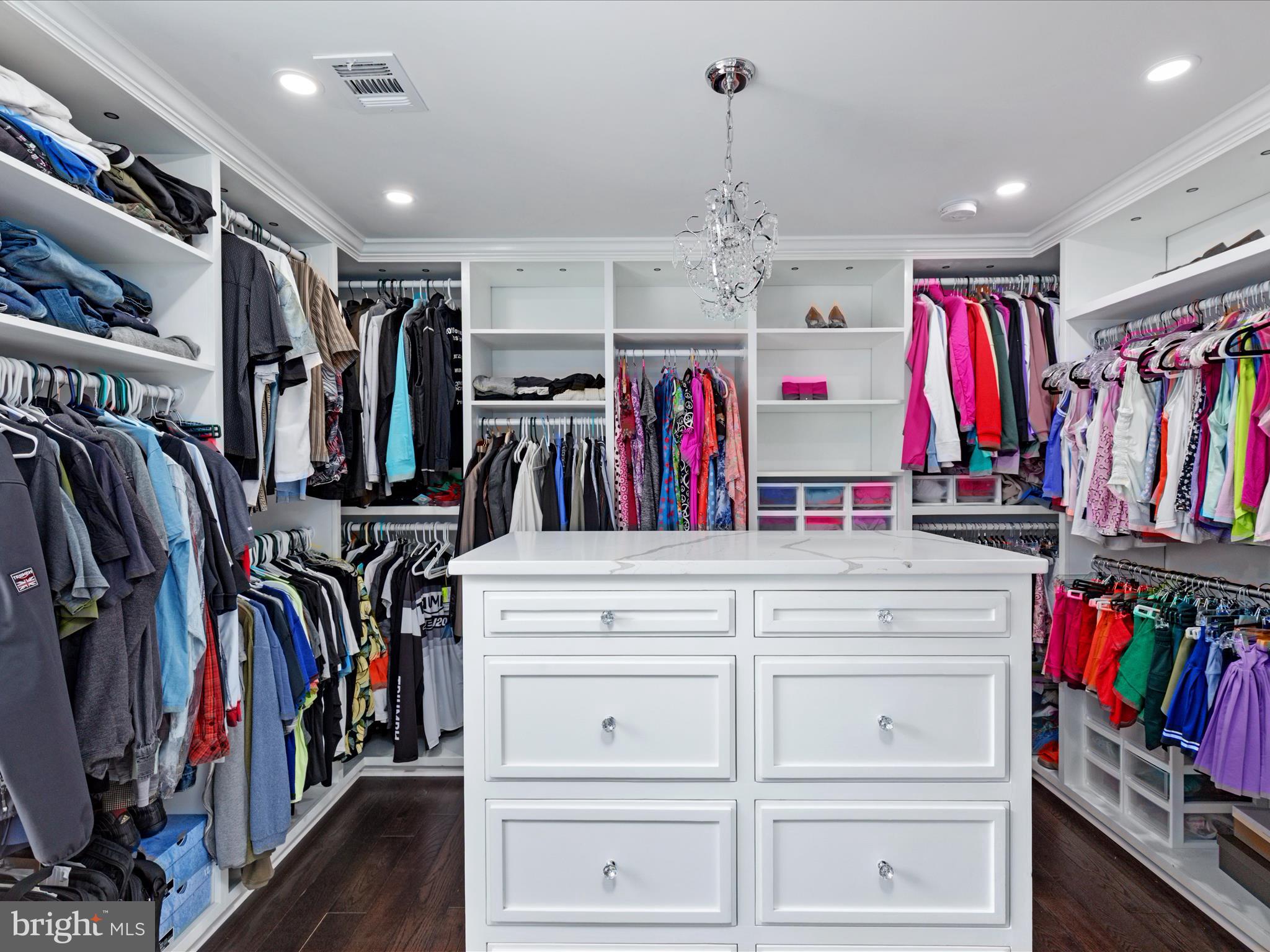 BROADLANDS - Residential