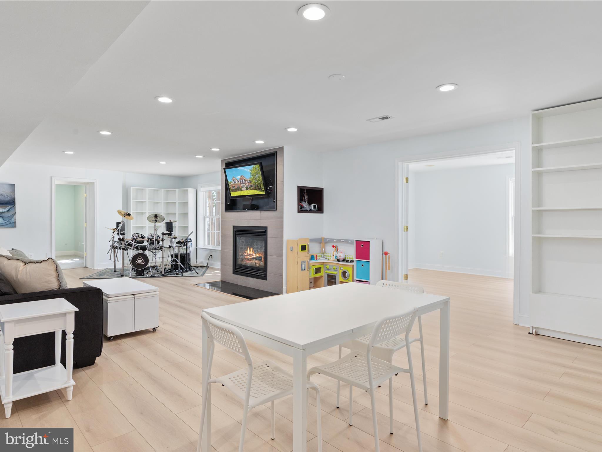 BROADLANDS - Residential