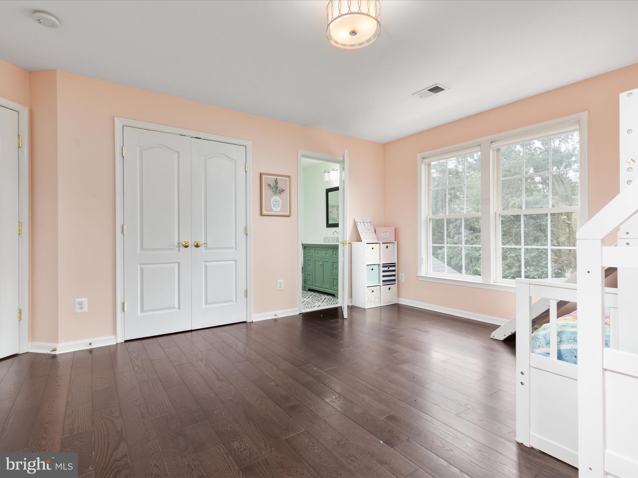 BROADLANDS - Residential