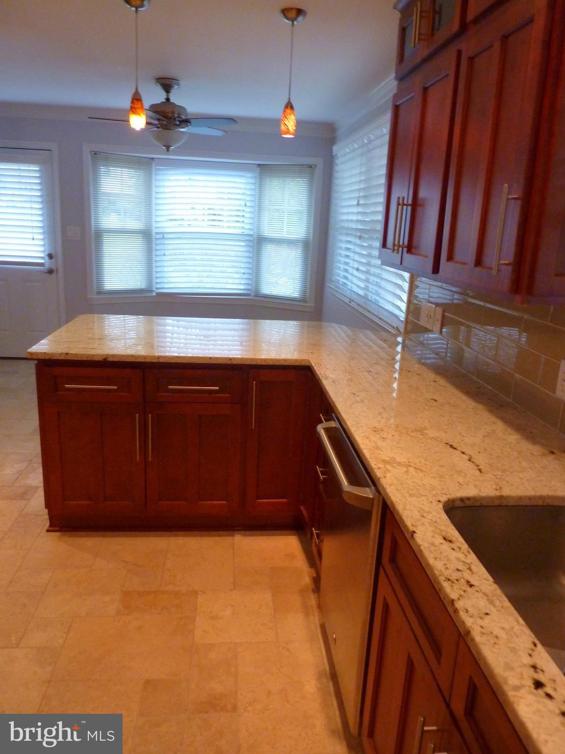 COUNTRY CLUB VIEW - Residential Lease