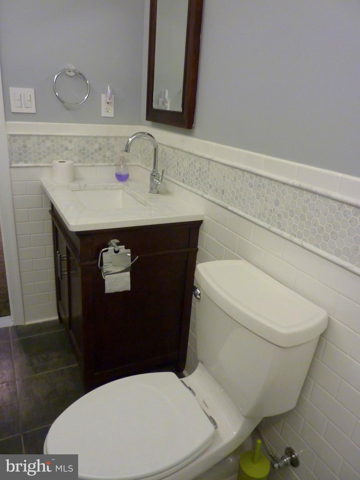 COUNTRY CLUB VIEW - Residential Lease