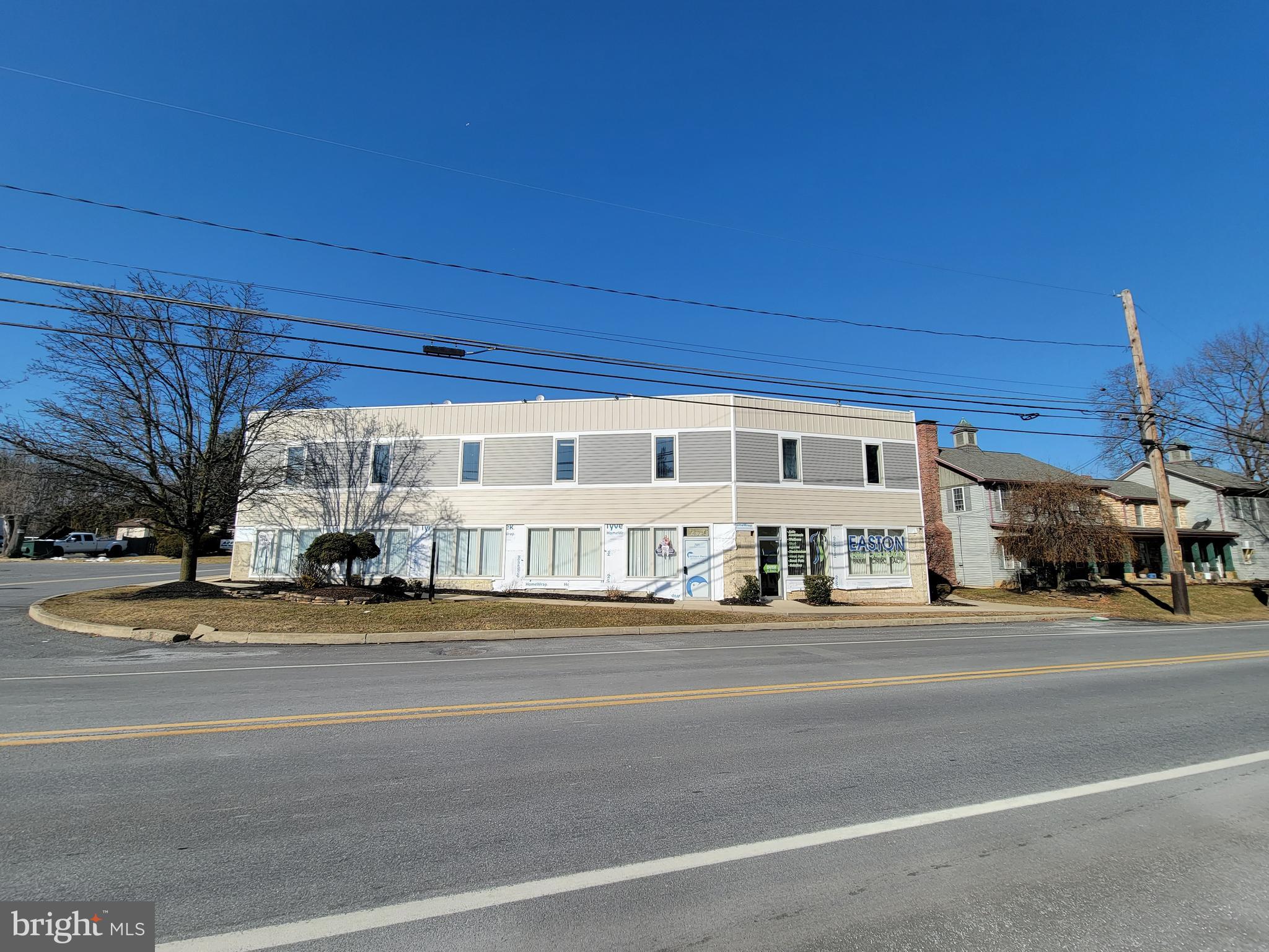Office Spaces at Village At Stones Crossing!
This building is part of a commercial complex that was restored from historic farm buildings and houses.
This +/- 1,425 SF office space features six small offices, common area restrooms, and three-phase electricity. Office is located on the second level.
Plaza also features ample parking throughout for 150 vehicles. Join Easton Family Chiropractic, William Penn Family Dental, and Palmer Optical. Schedule a showing today!!!
Convenient access to Route 33, I-78 and Route 22. Pylon signage available.
Space would be a great use for telemarketing company, spa, yoga studio or recruitment office.
Located on heavily traveled William Penn Highway in Palmer Township (Easton), PA.