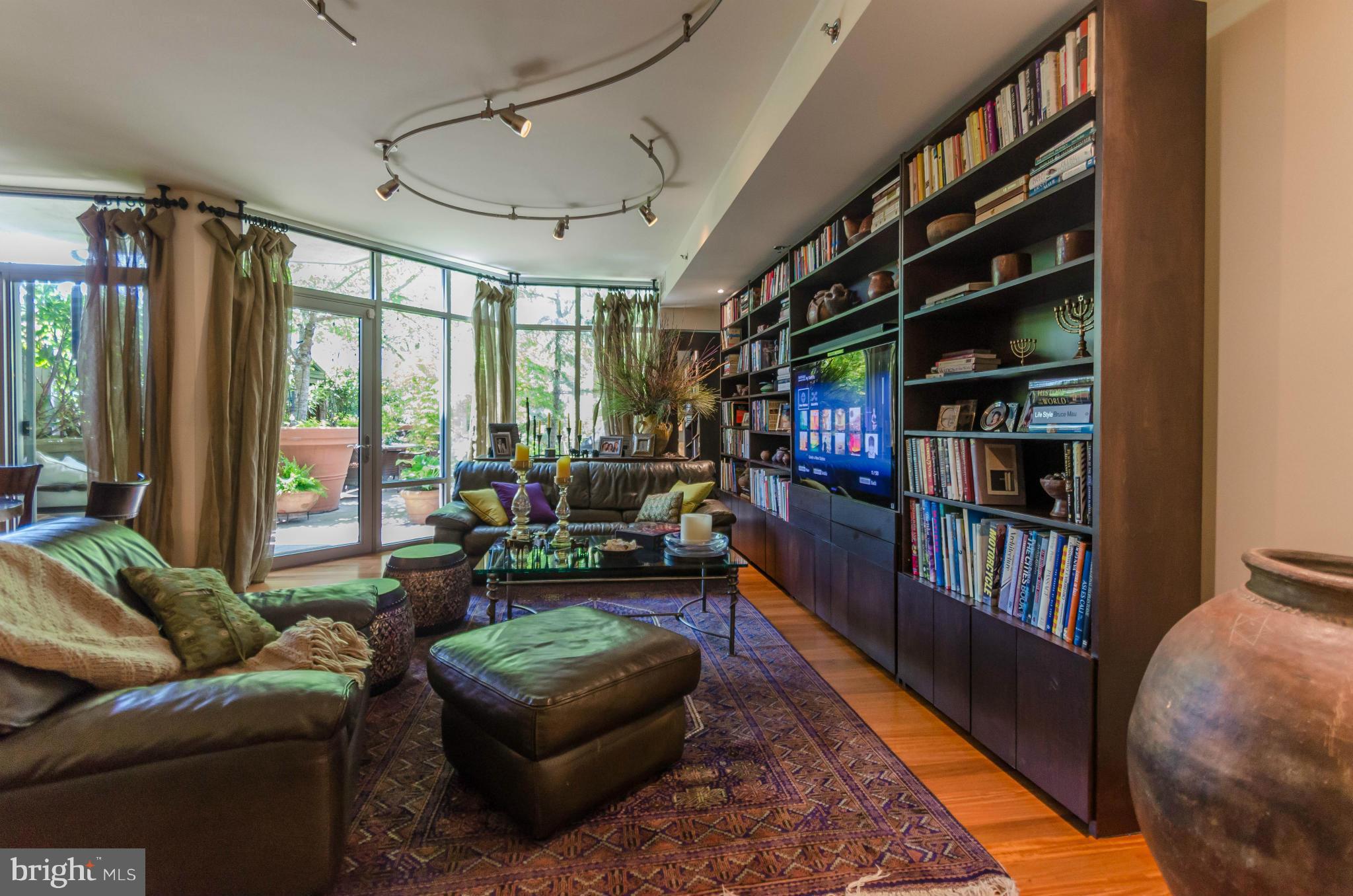 HARBOR EAST - Residential