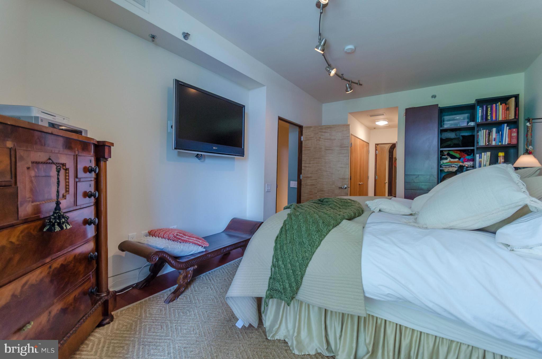 HARBOR EAST - Residential