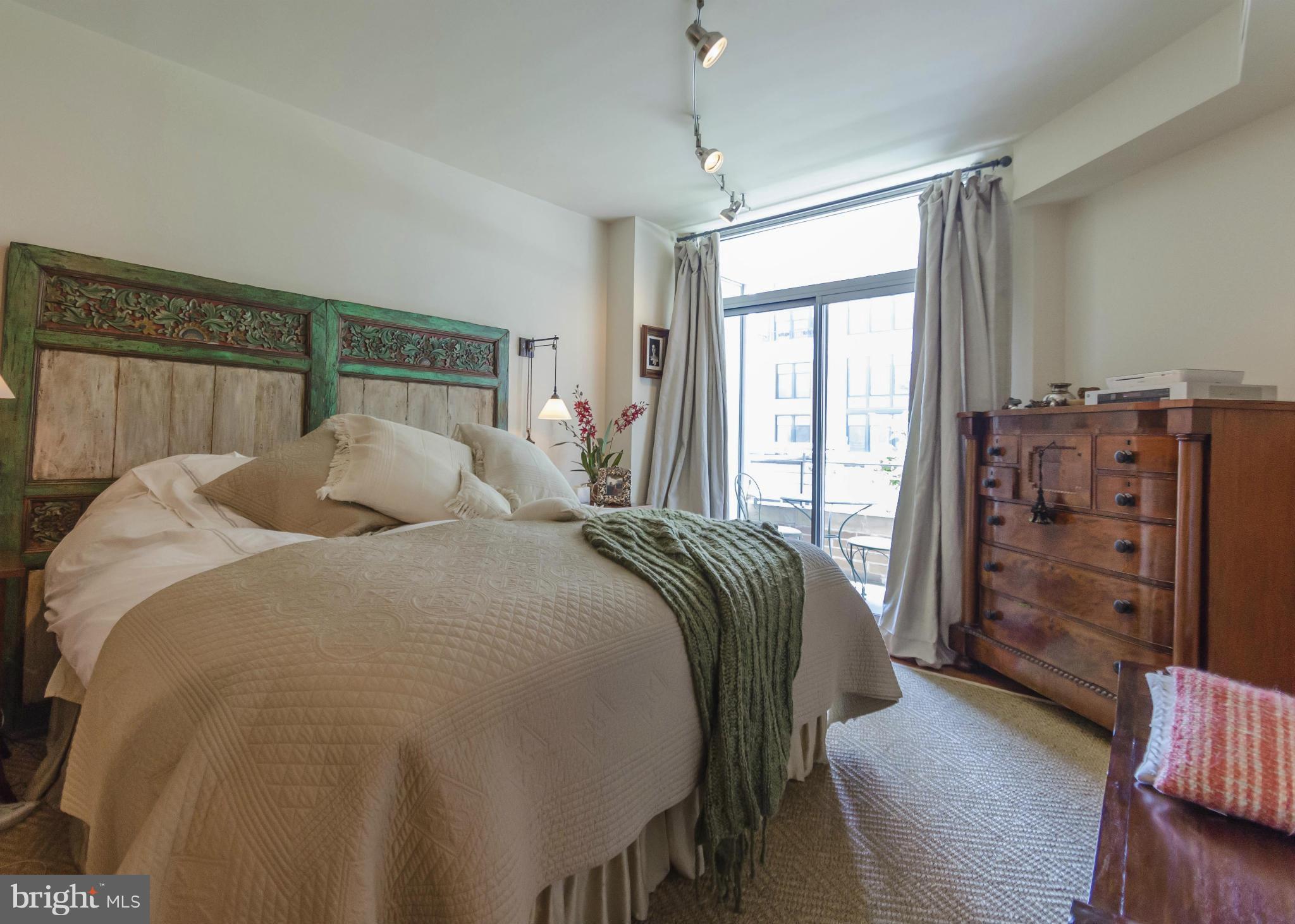 HARBOR EAST - Residential