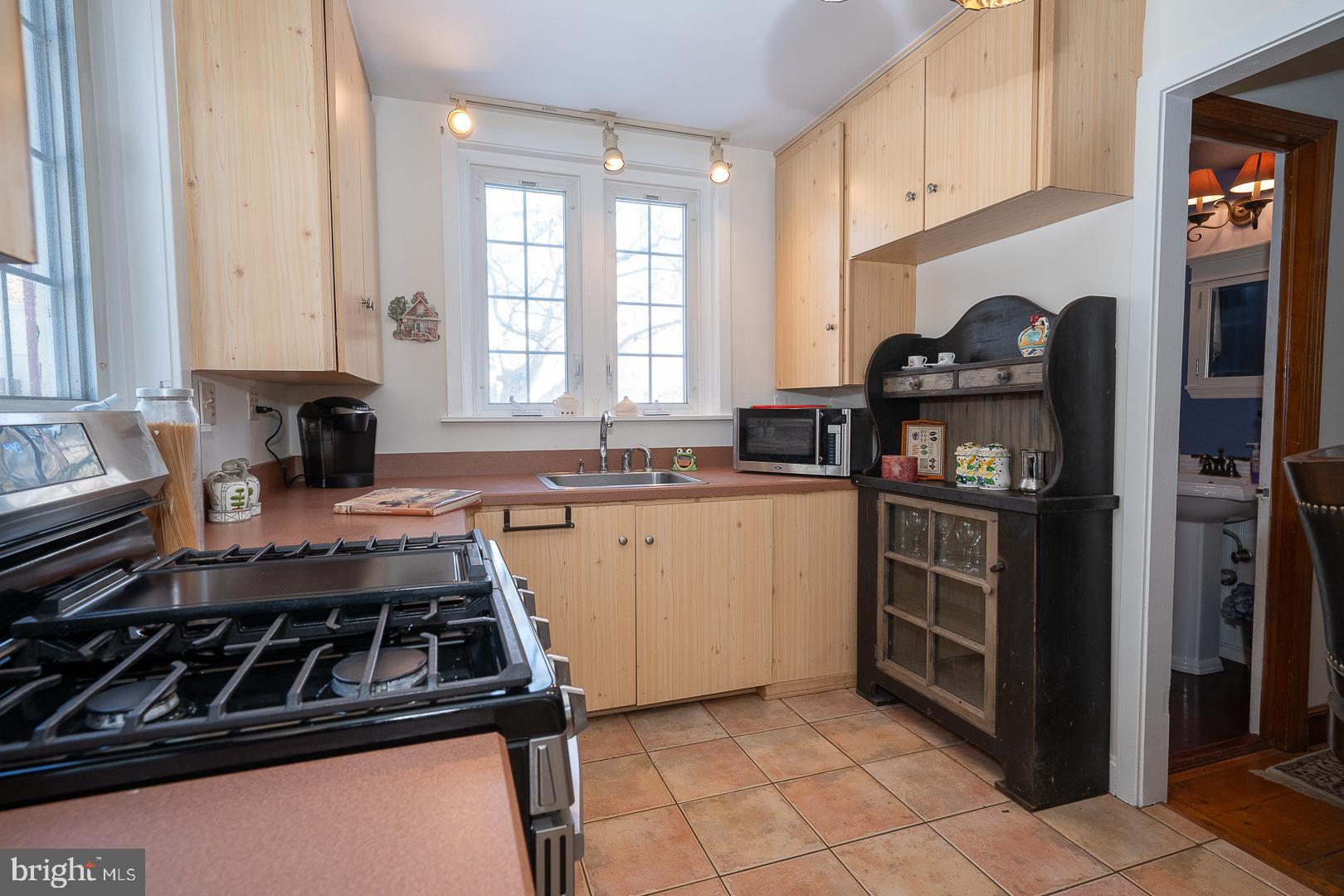 ROSELAWN ISLAND ES - Residential