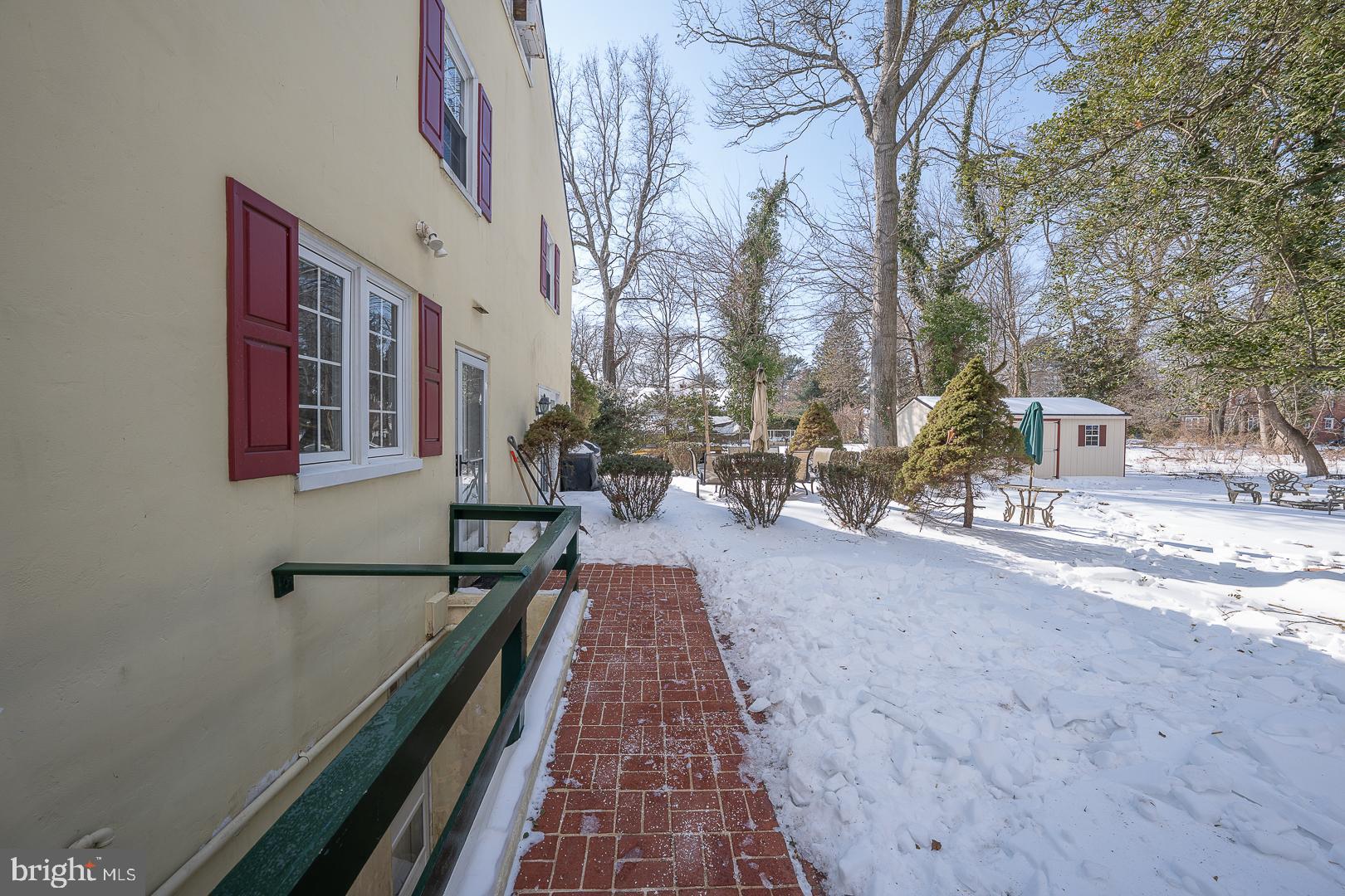 ROSELAWN ISLAND ES - Residential