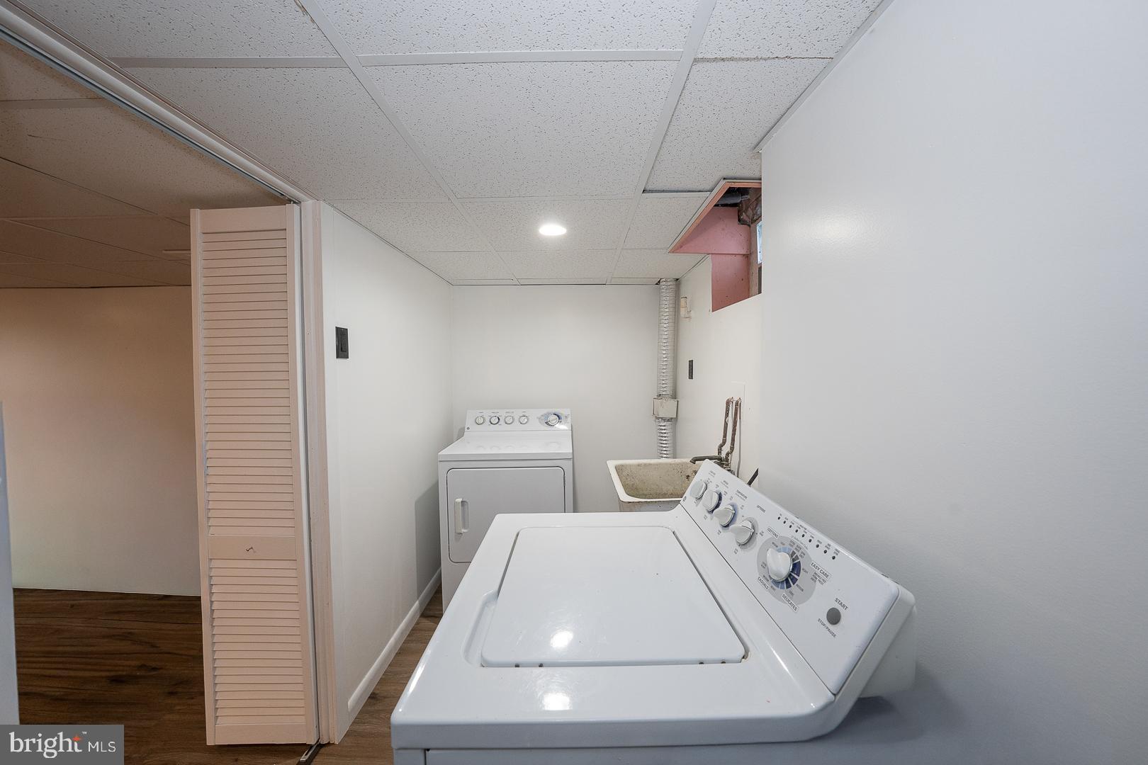 ROSELAWN ISLAND ES - Residential