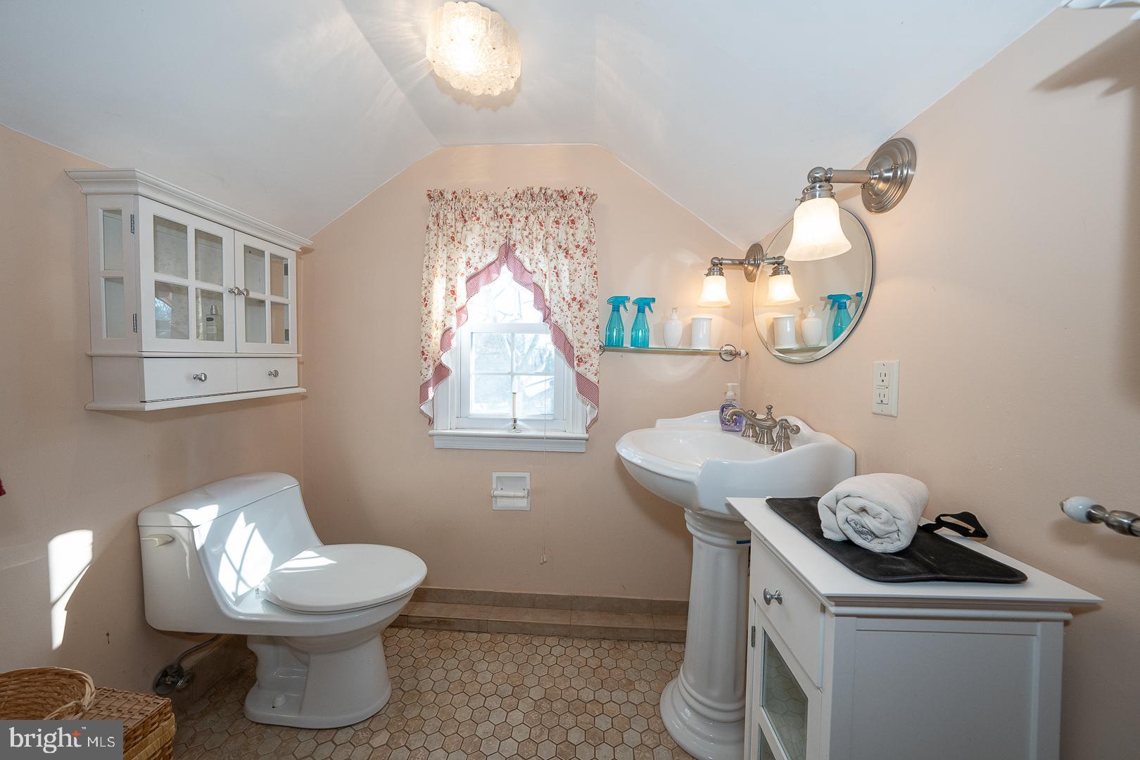 ROSELAWN ISLAND ES - Residential