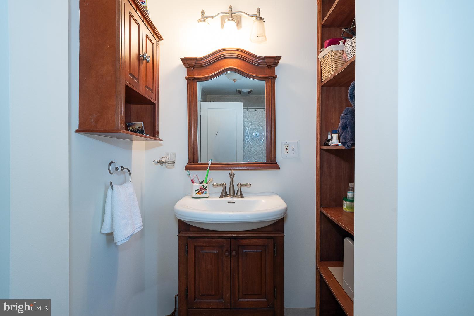 ROSELAWN ISLAND ES - Residential