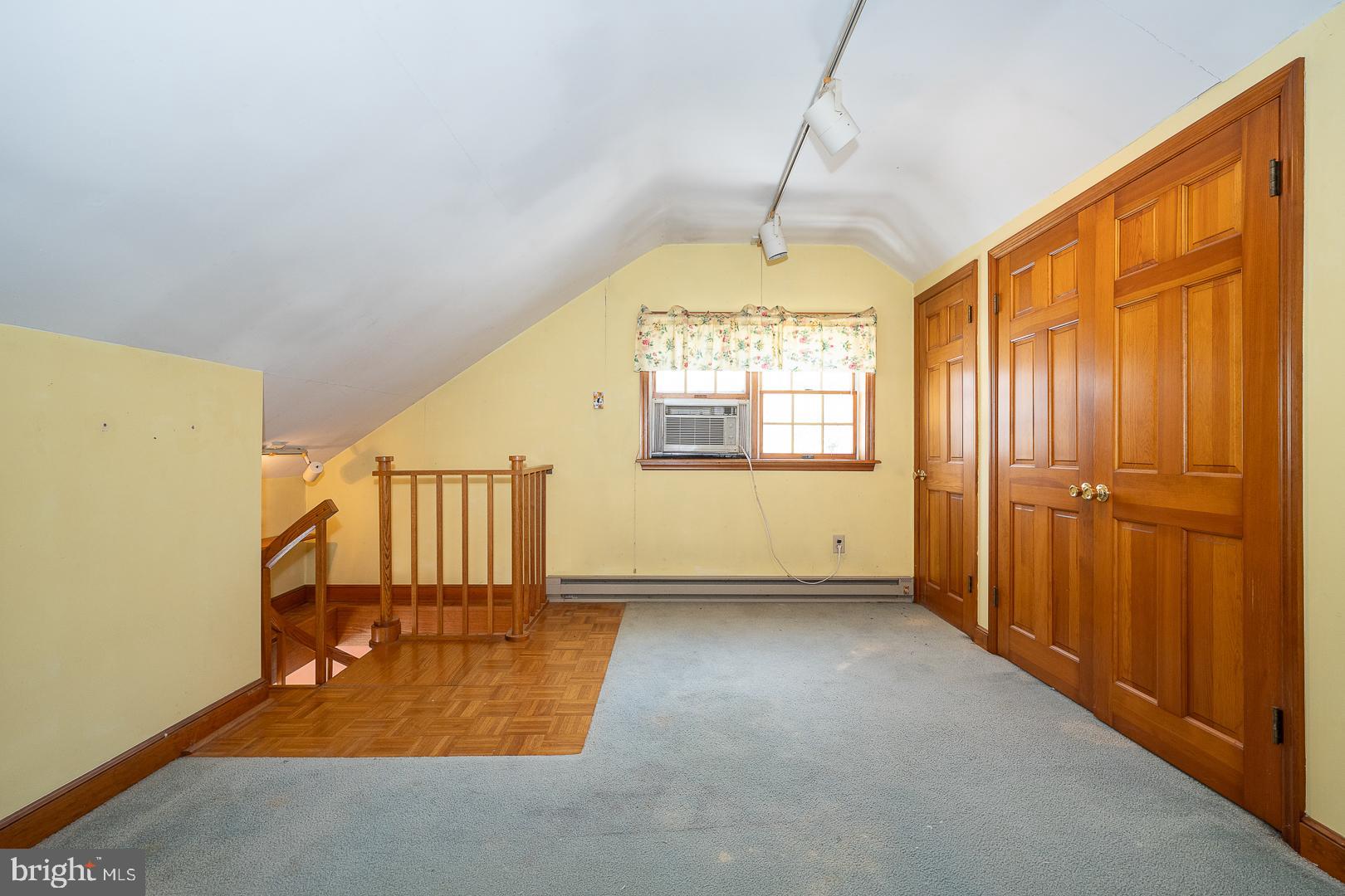 ROSELAWN ISLAND ES - Residential